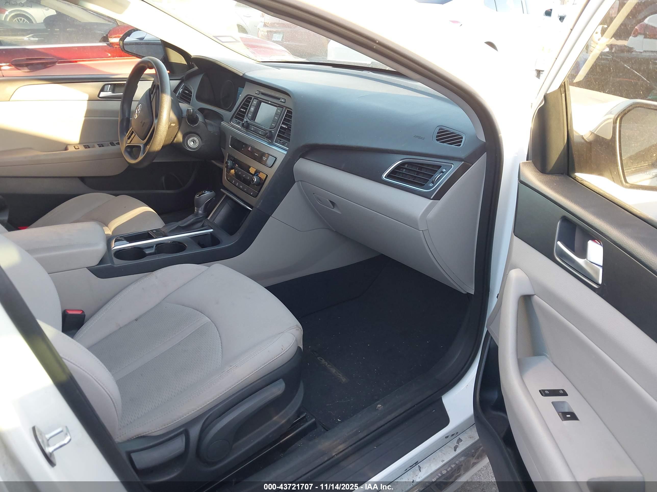 HYUNDAI SONATA image 5