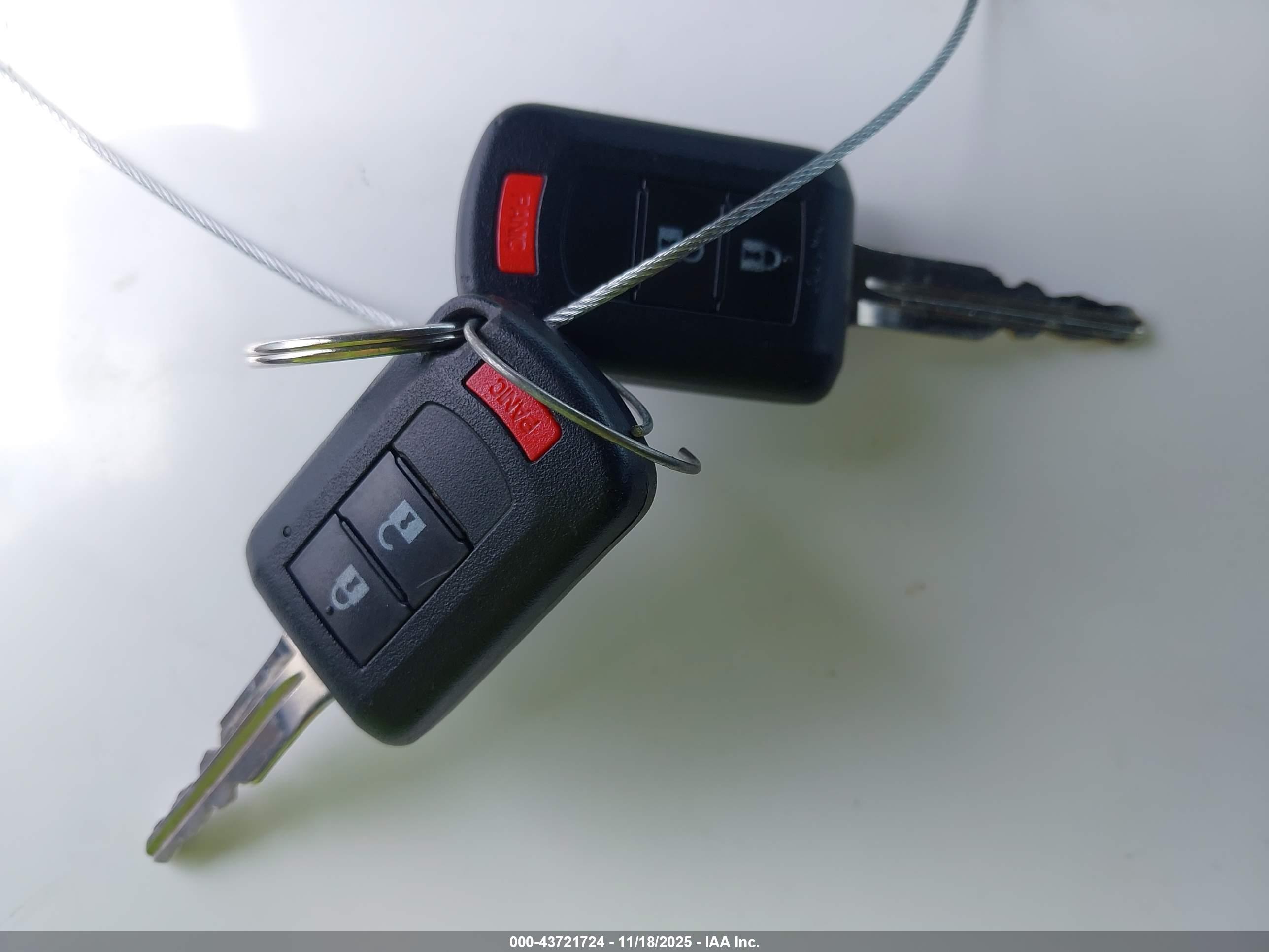 MITSUBISHI OUTLANDER image 11