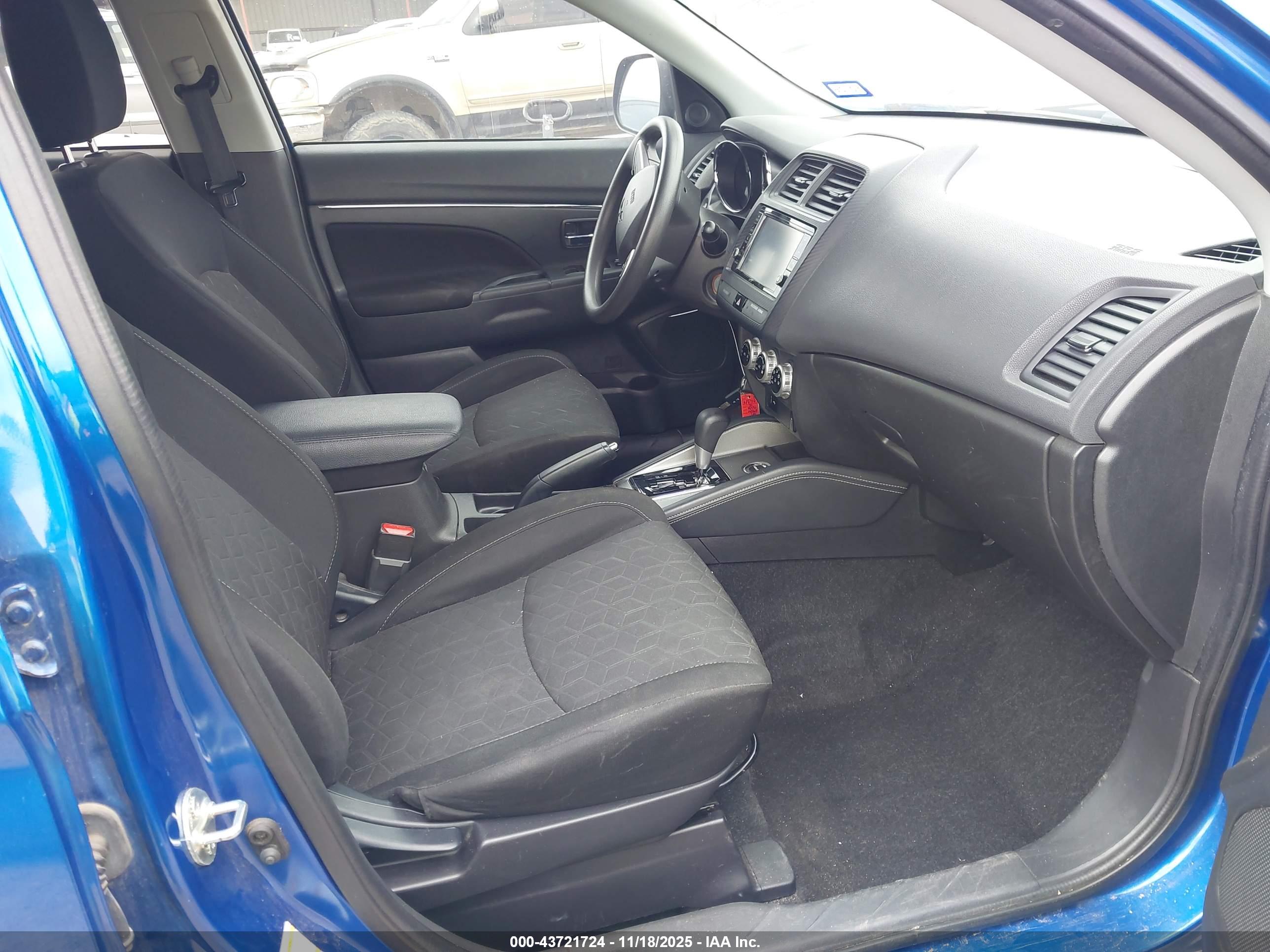 MITSUBISHI OUTLANDER image 5