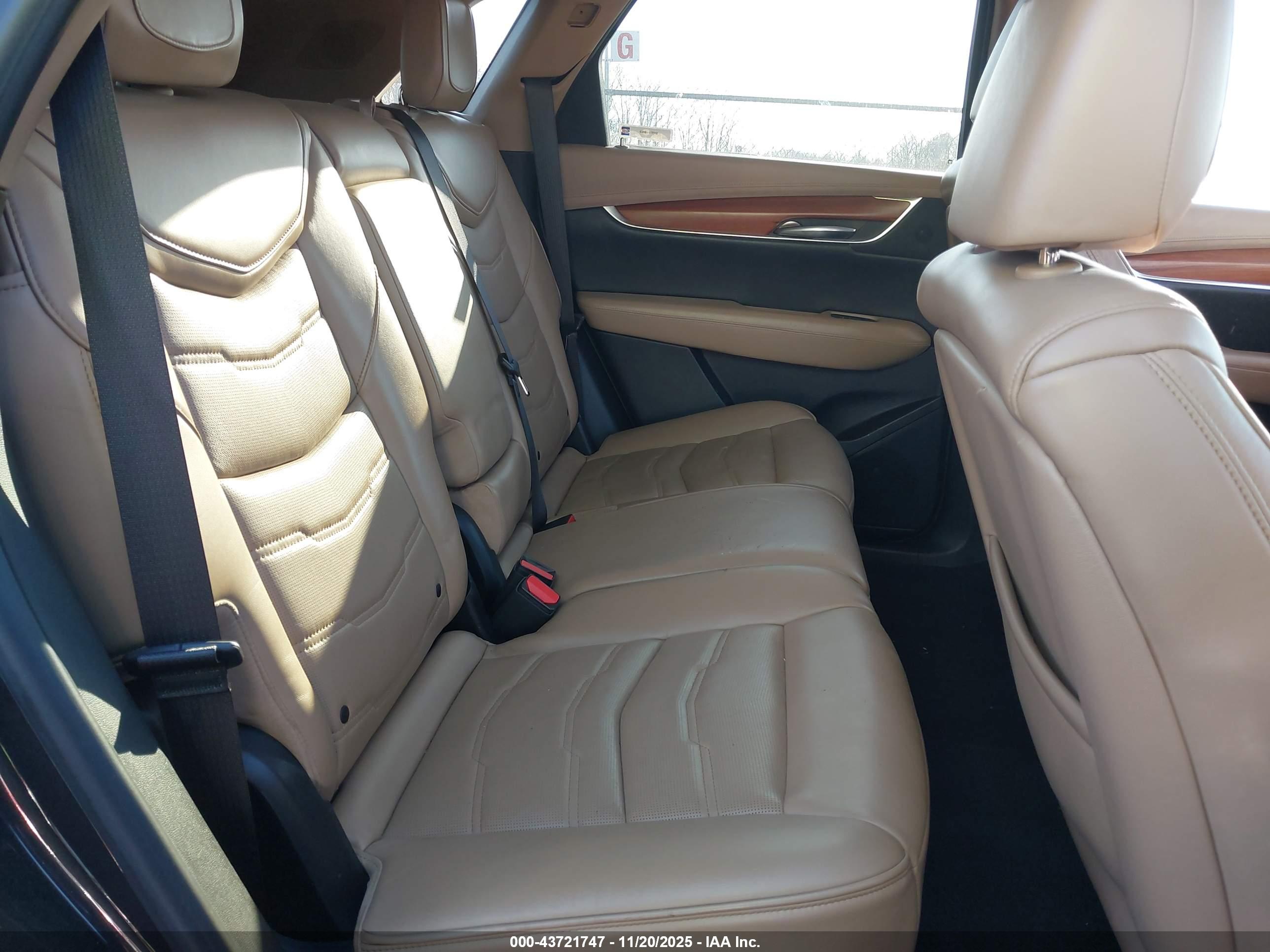 CADILLAC XT5 image 8