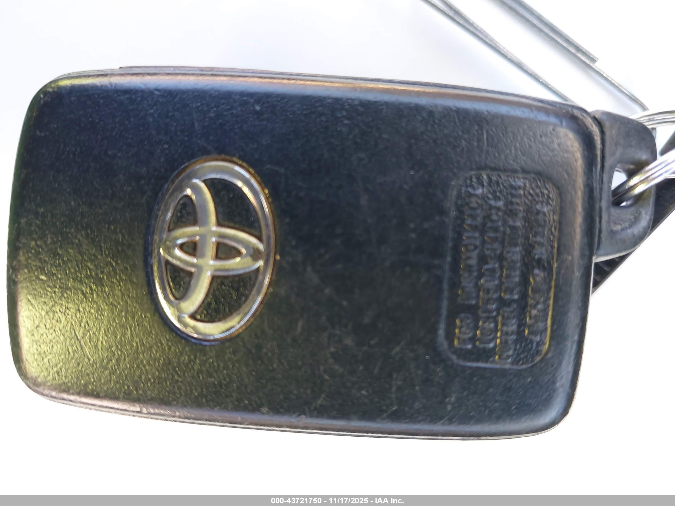 TOYOTA PRIUS image 11