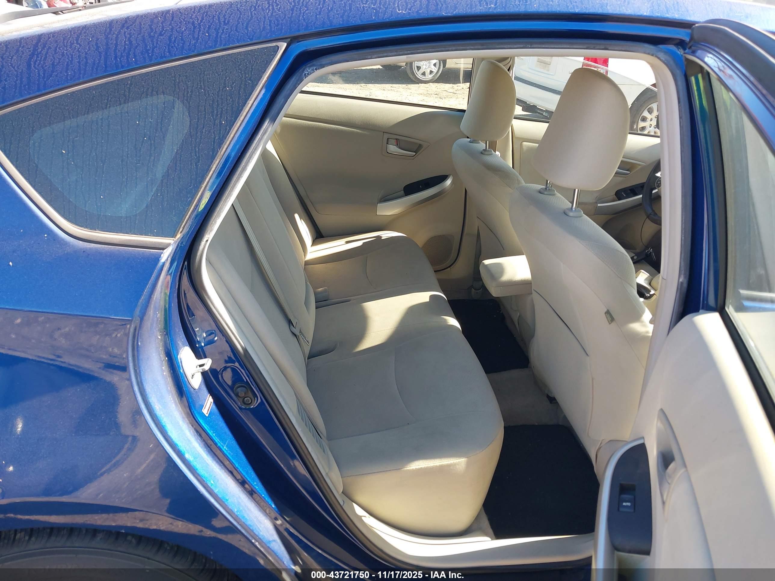 TOYOTA PRIUS image 8