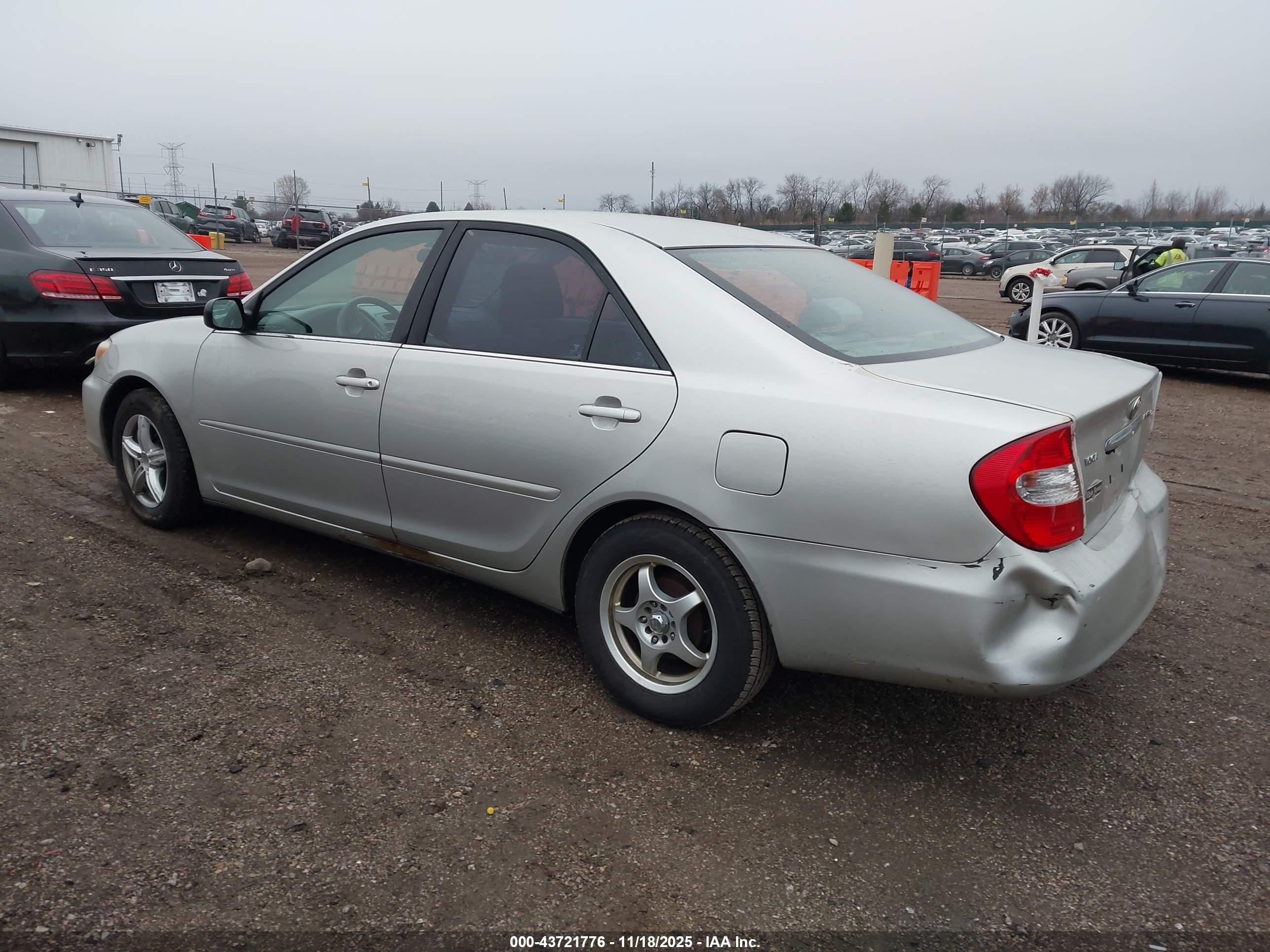 TOYOTA CAMRY image 3