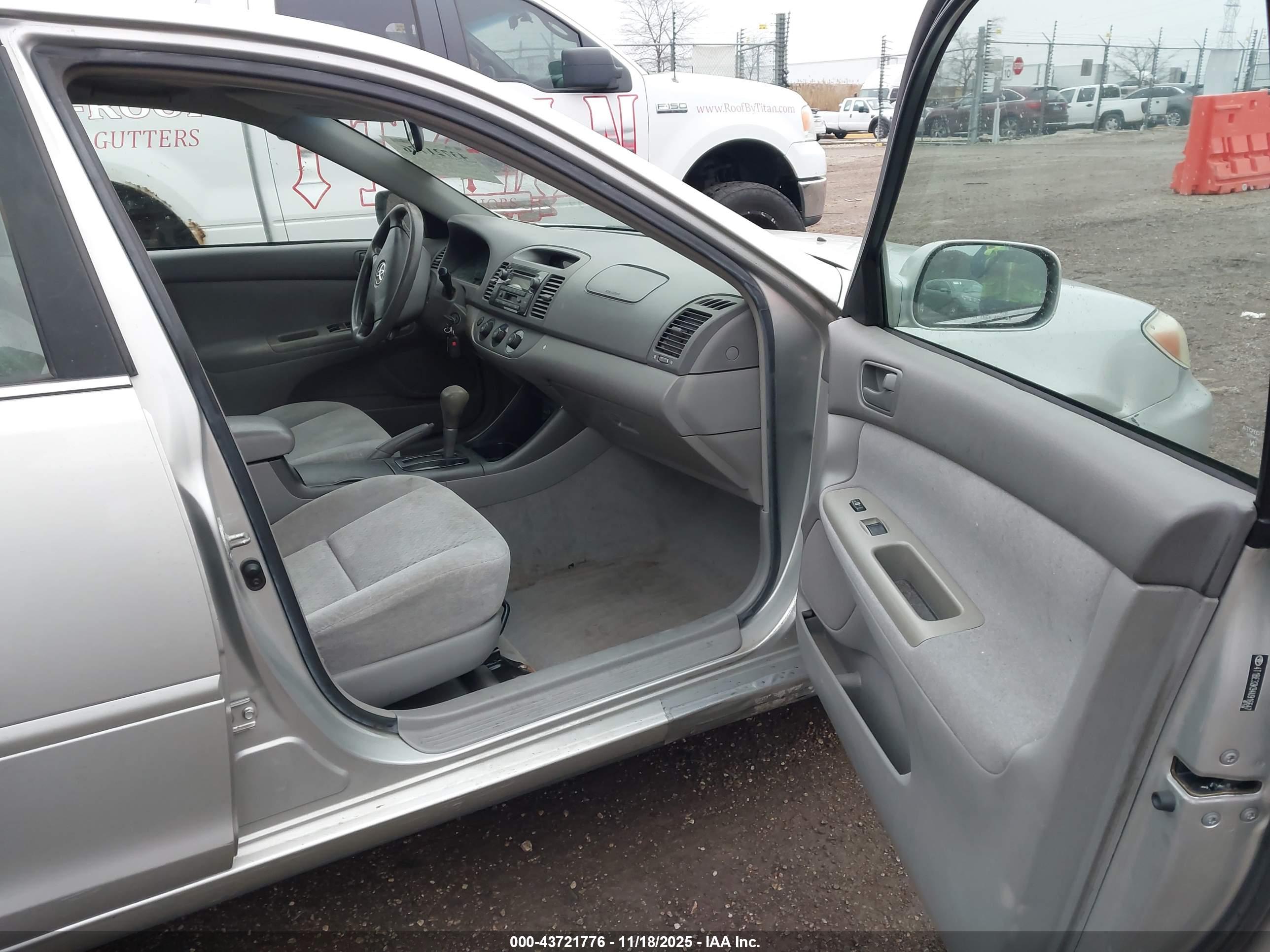 TOYOTA CAMRY image 5