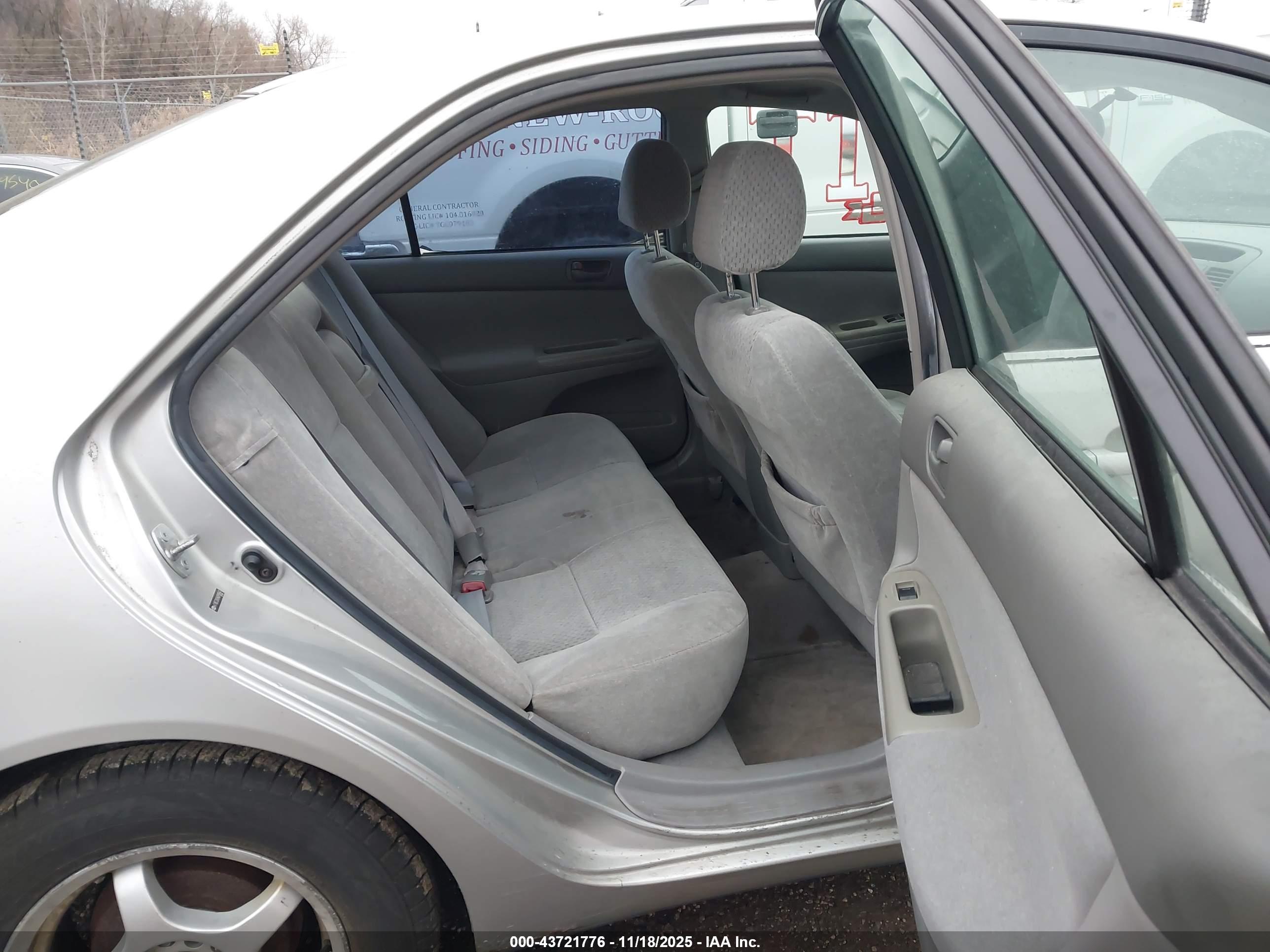 TOYOTA CAMRY image 8