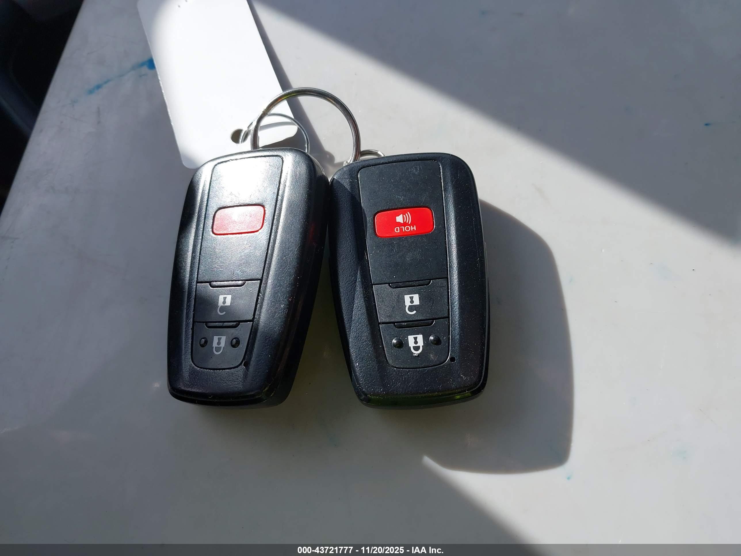 TOYOTA RAV4 image 11