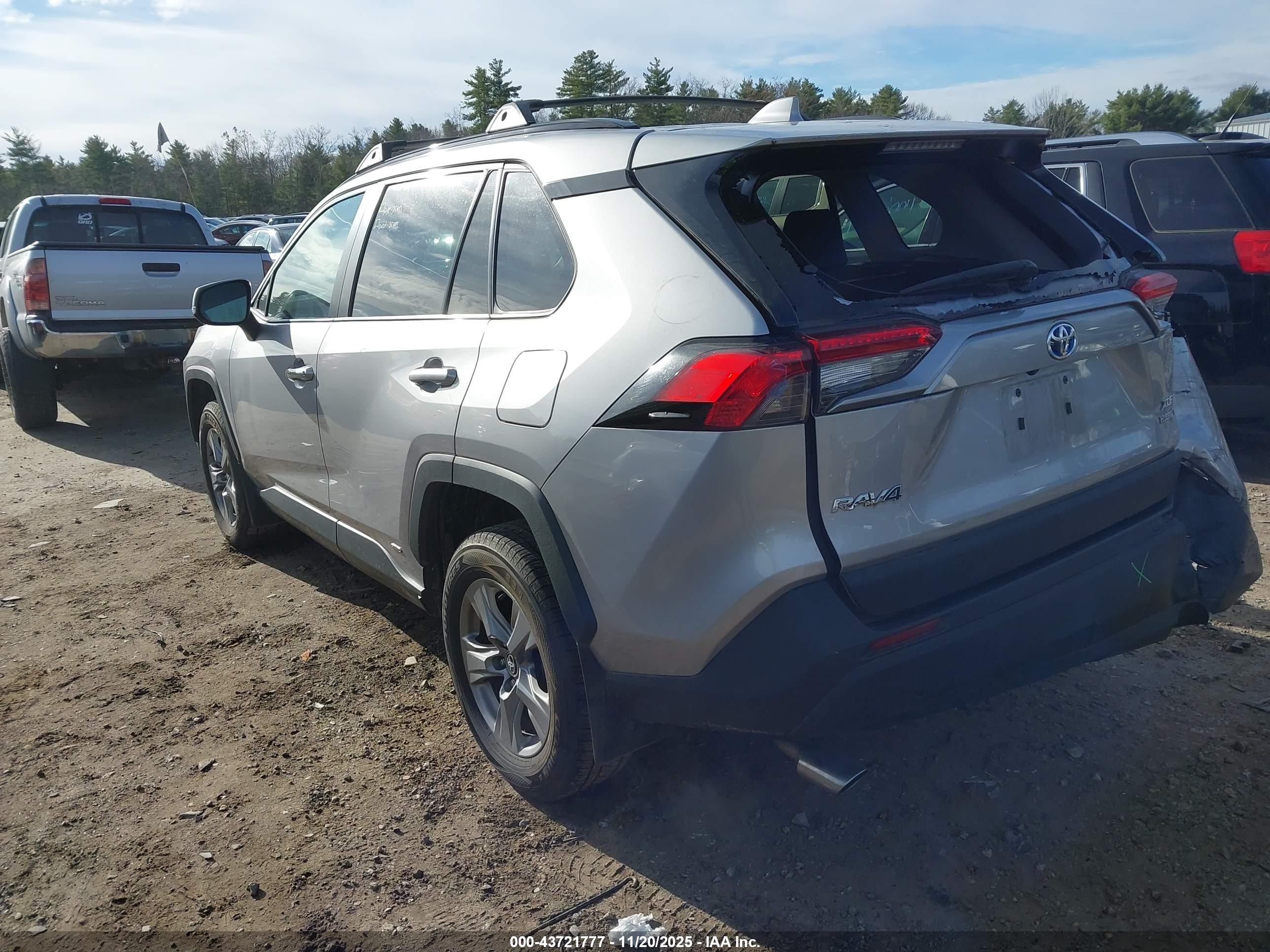 TOYOTA RAV4 image 3