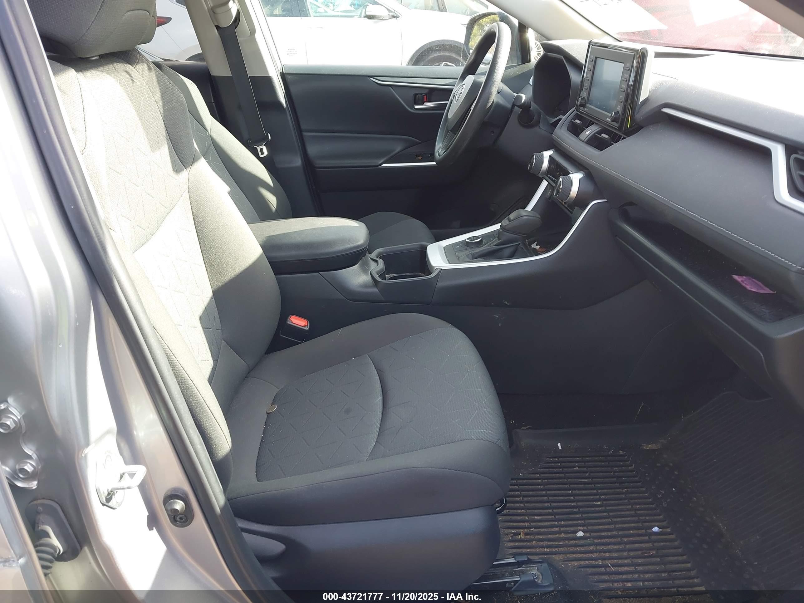 TOYOTA RAV4 image 5