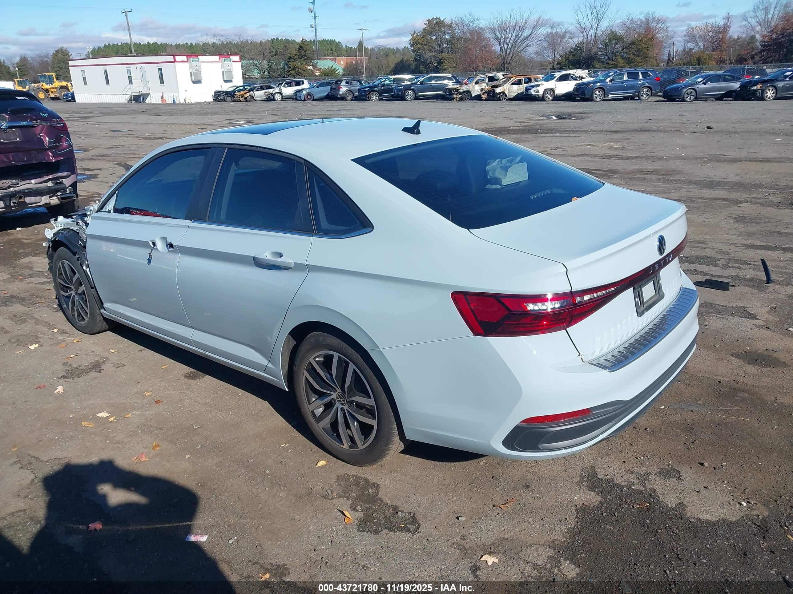 VOLKSWAGEN JETTA image 3