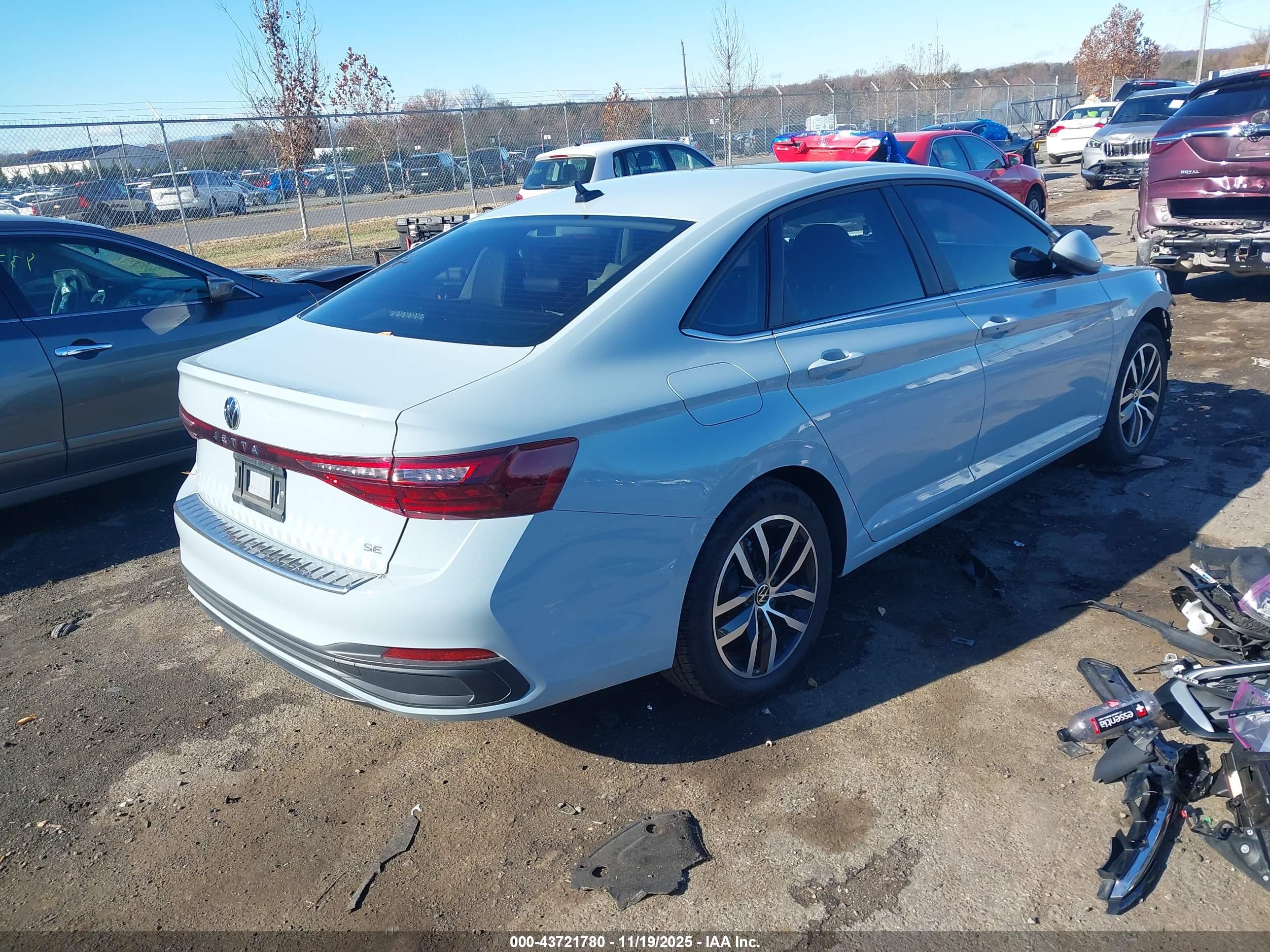 VOLKSWAGEN JETTA image 4