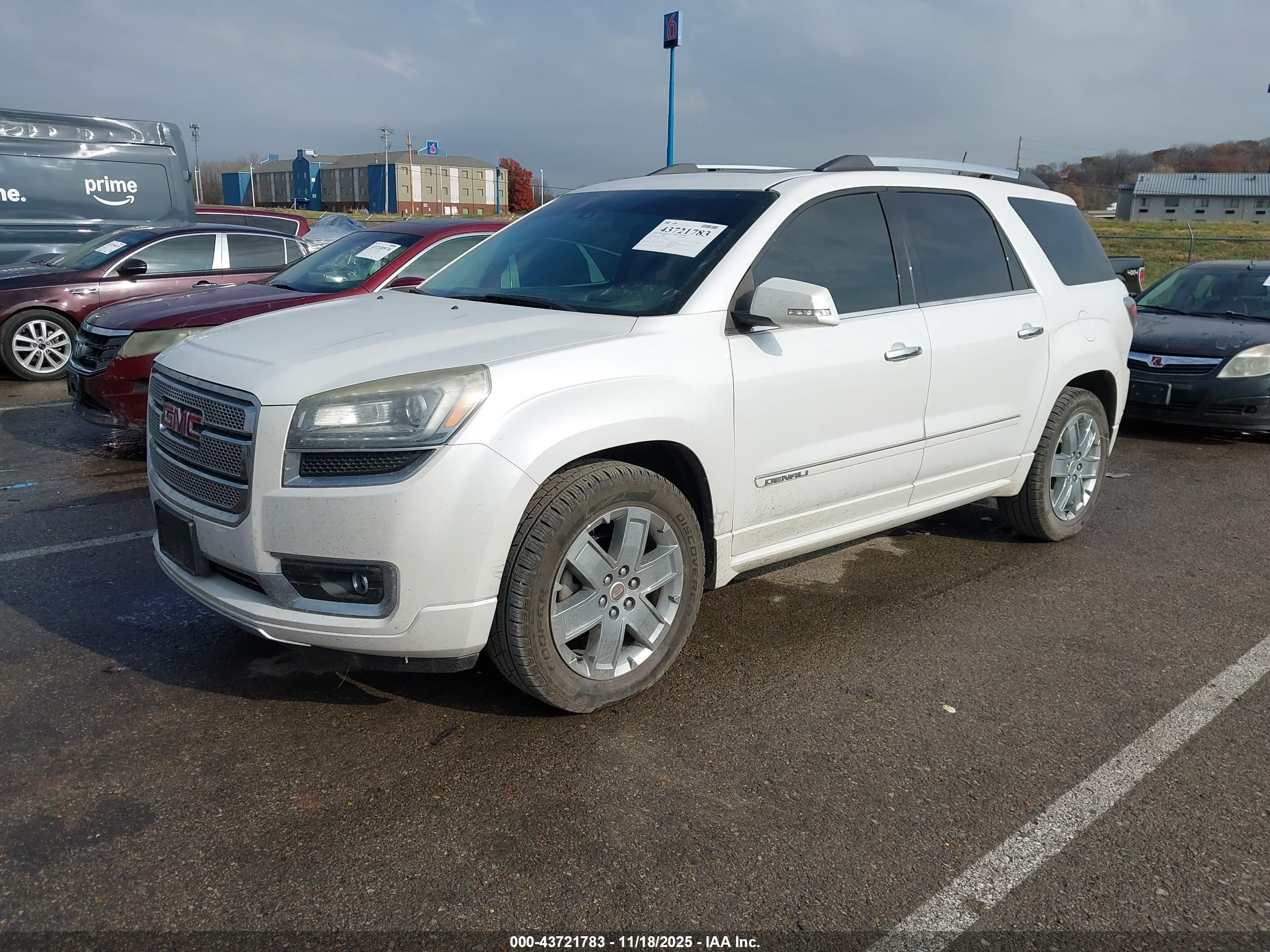 GMC ACADIA image 2