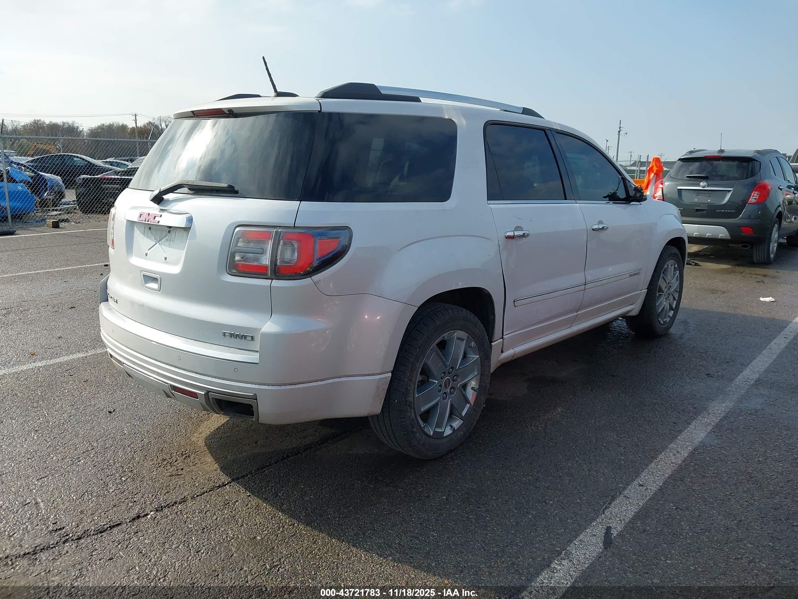 GMC ACADIA image 4