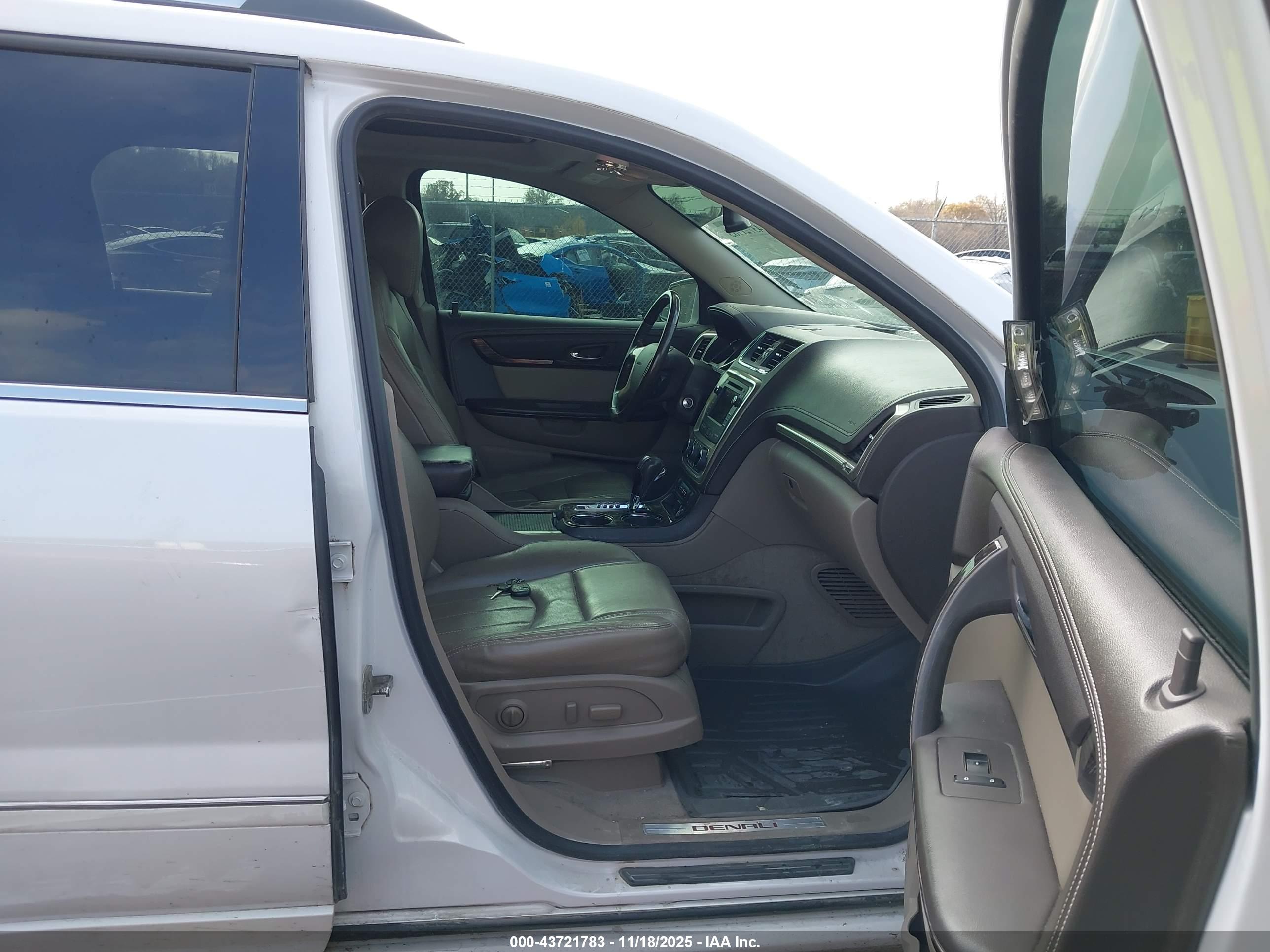 GMC ACADIA image 5