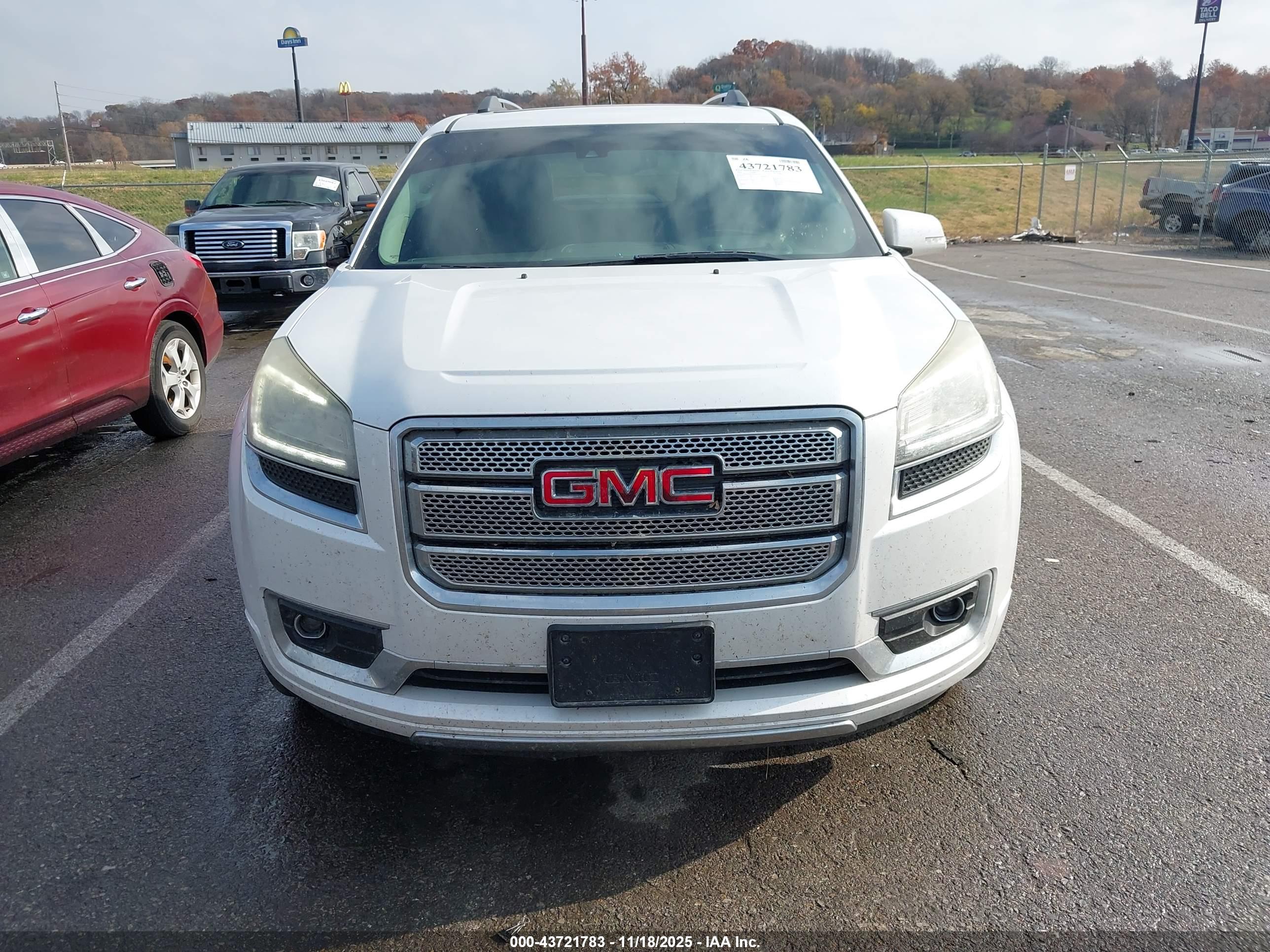 GMC ACADIA image 6