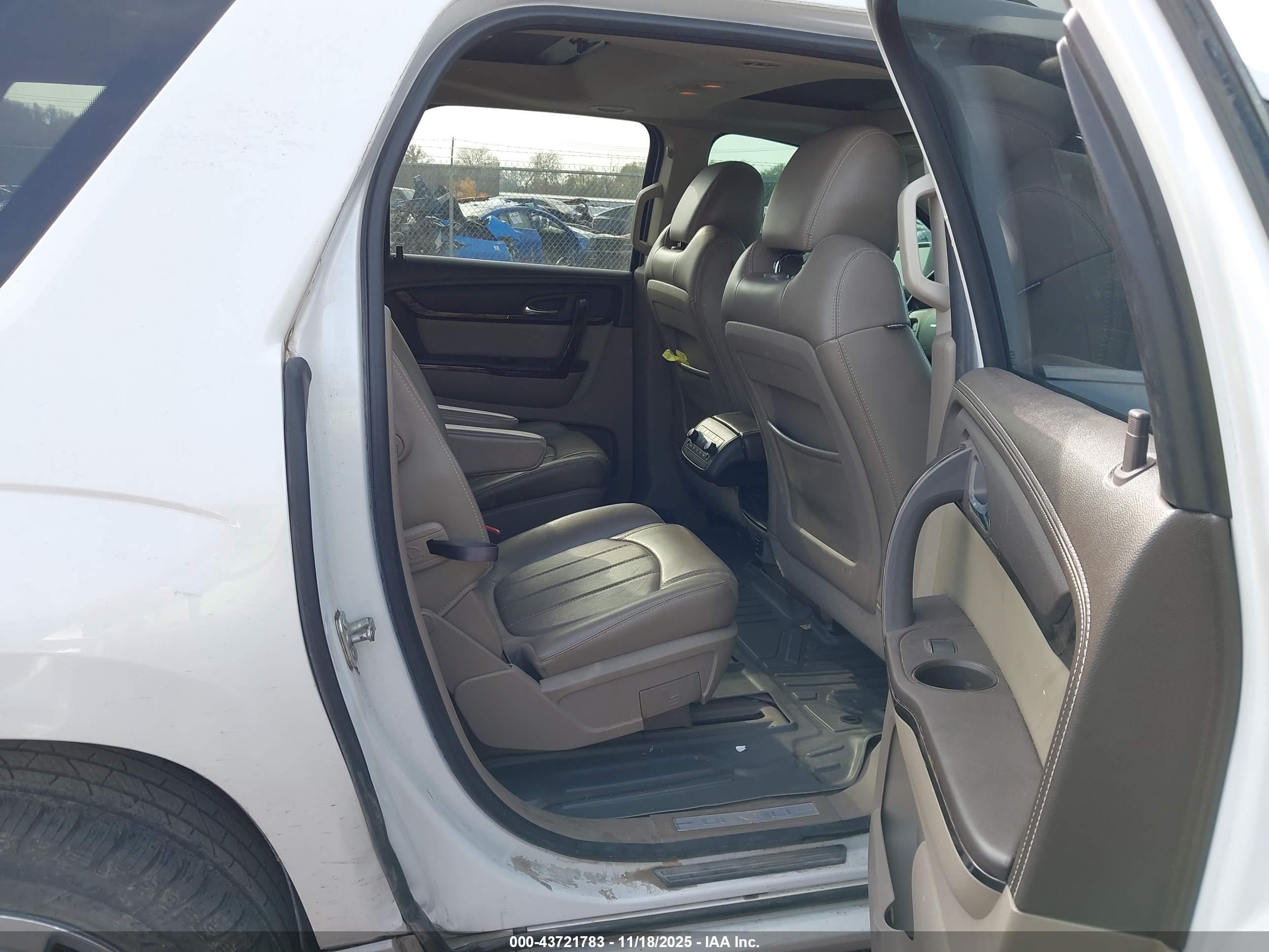 GMC ACADIA image 8