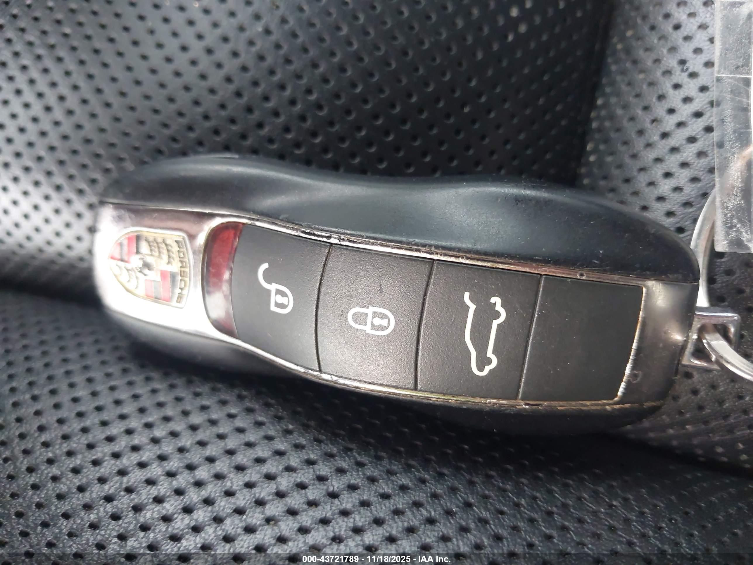 PORSCHE MACAN image 11