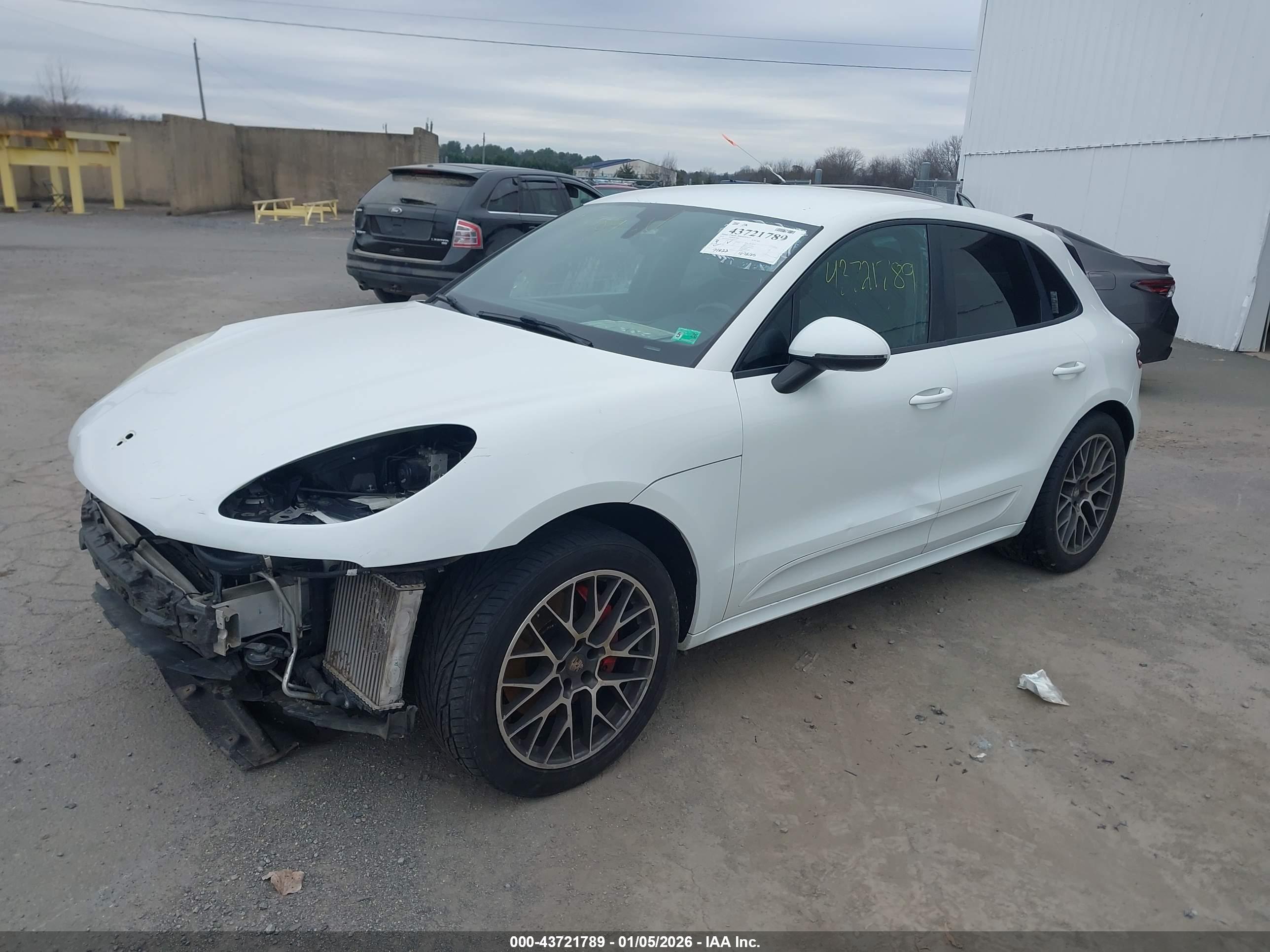 PORSCHE MACAN image 2