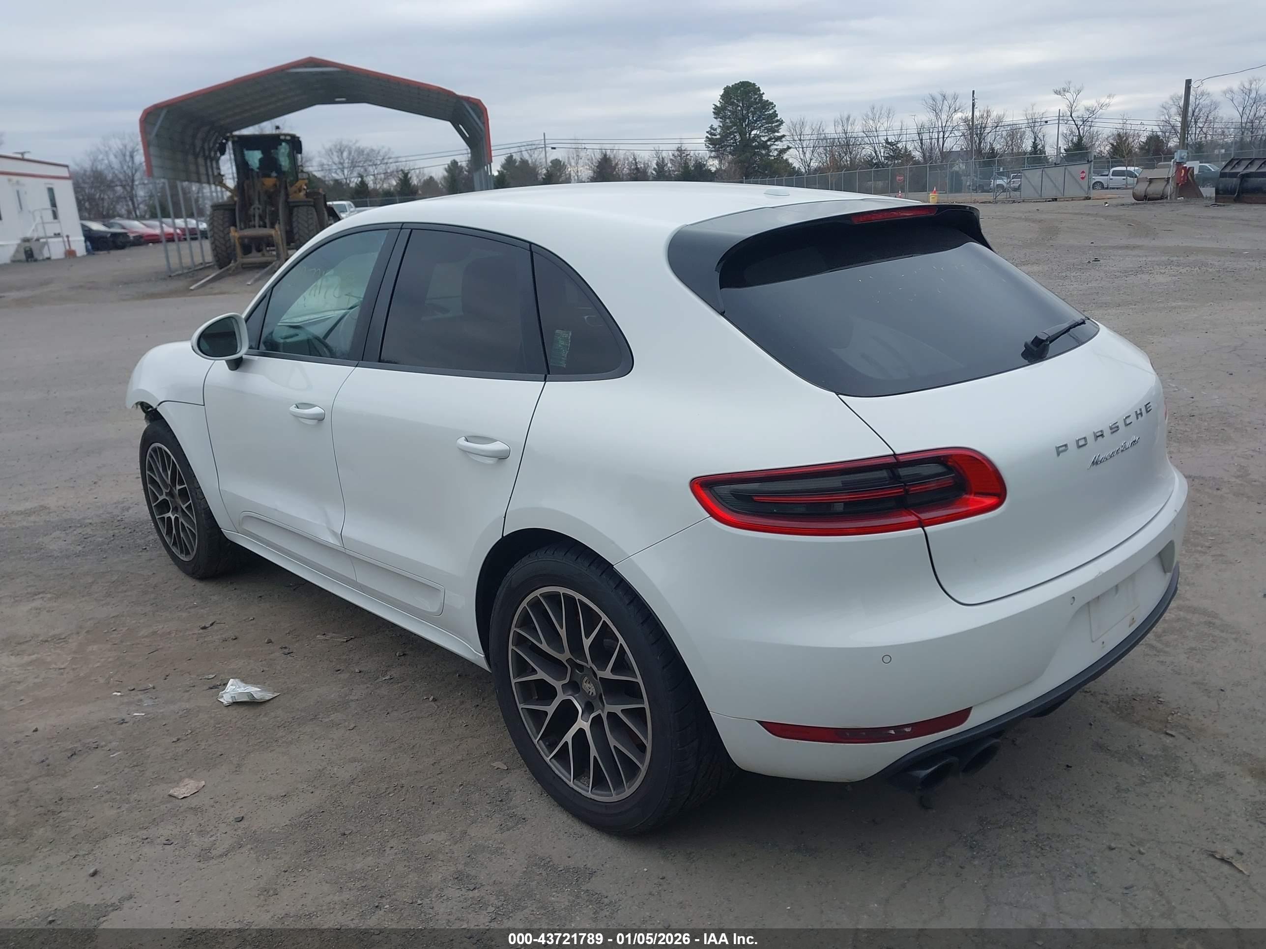 PORSCHE MACAN image 3