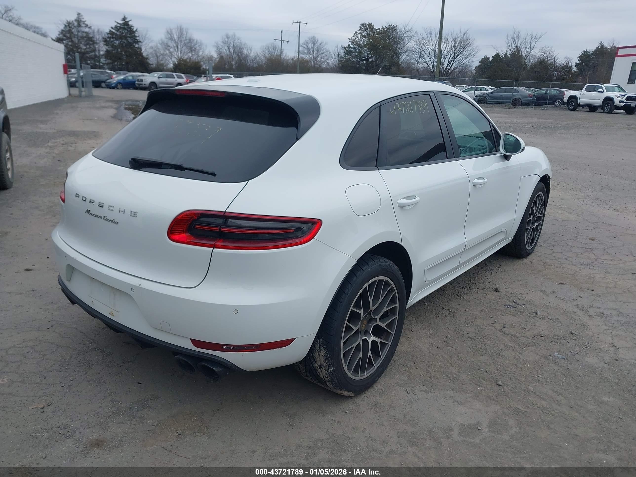 PORSCHE MACAN image 4
