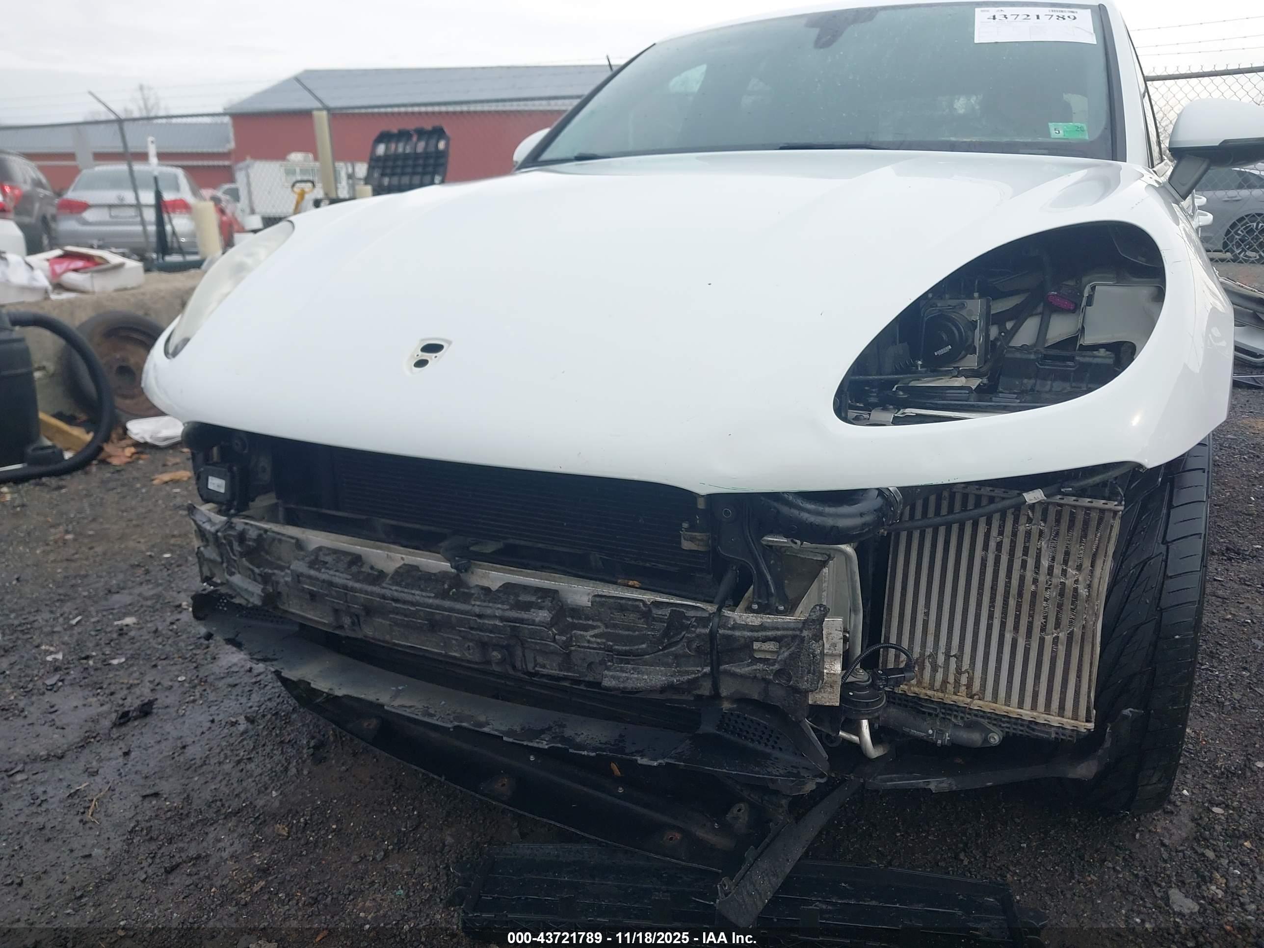 PORSCHE MACAN image 6