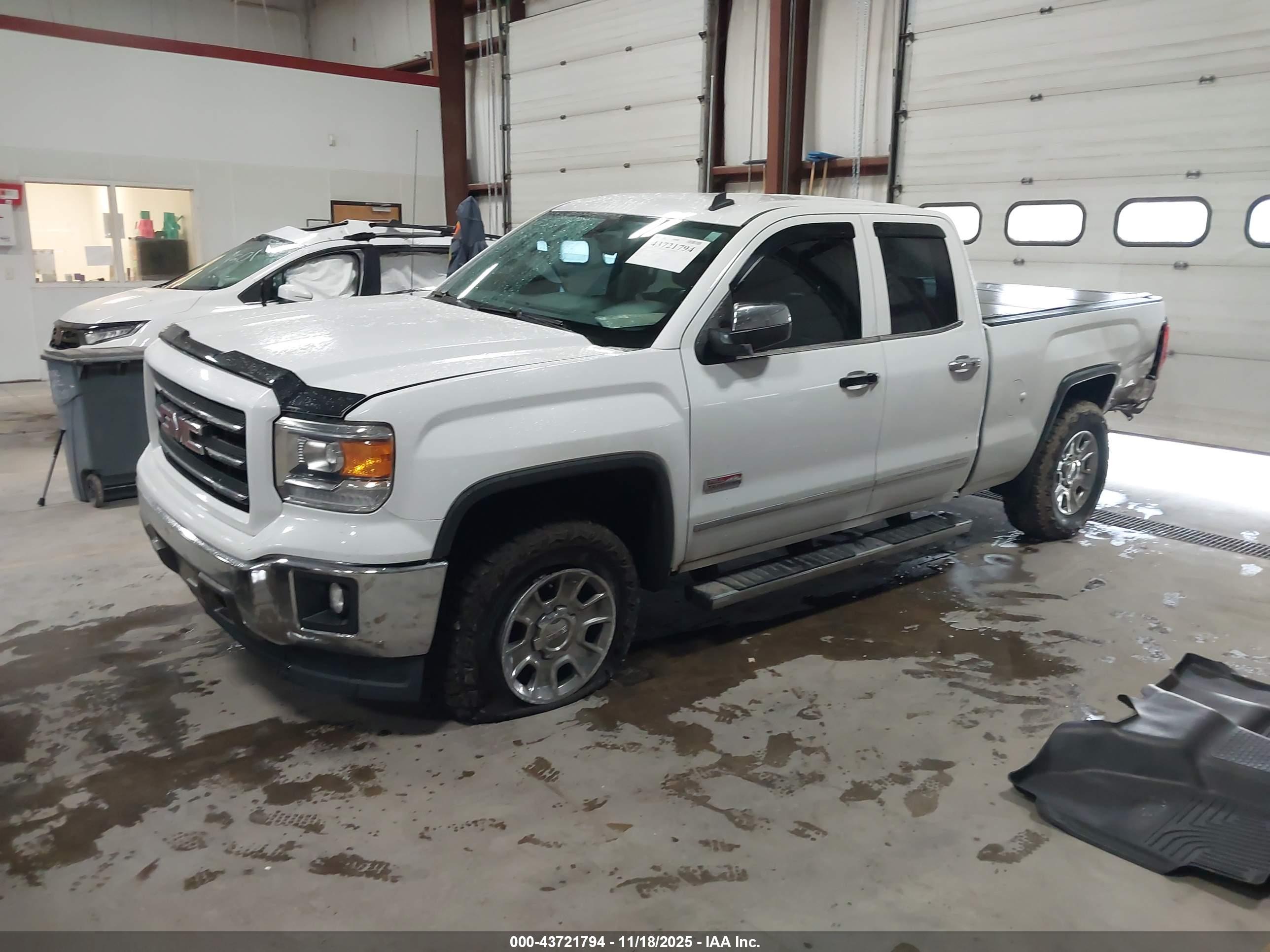 GMC SIERRA image 2