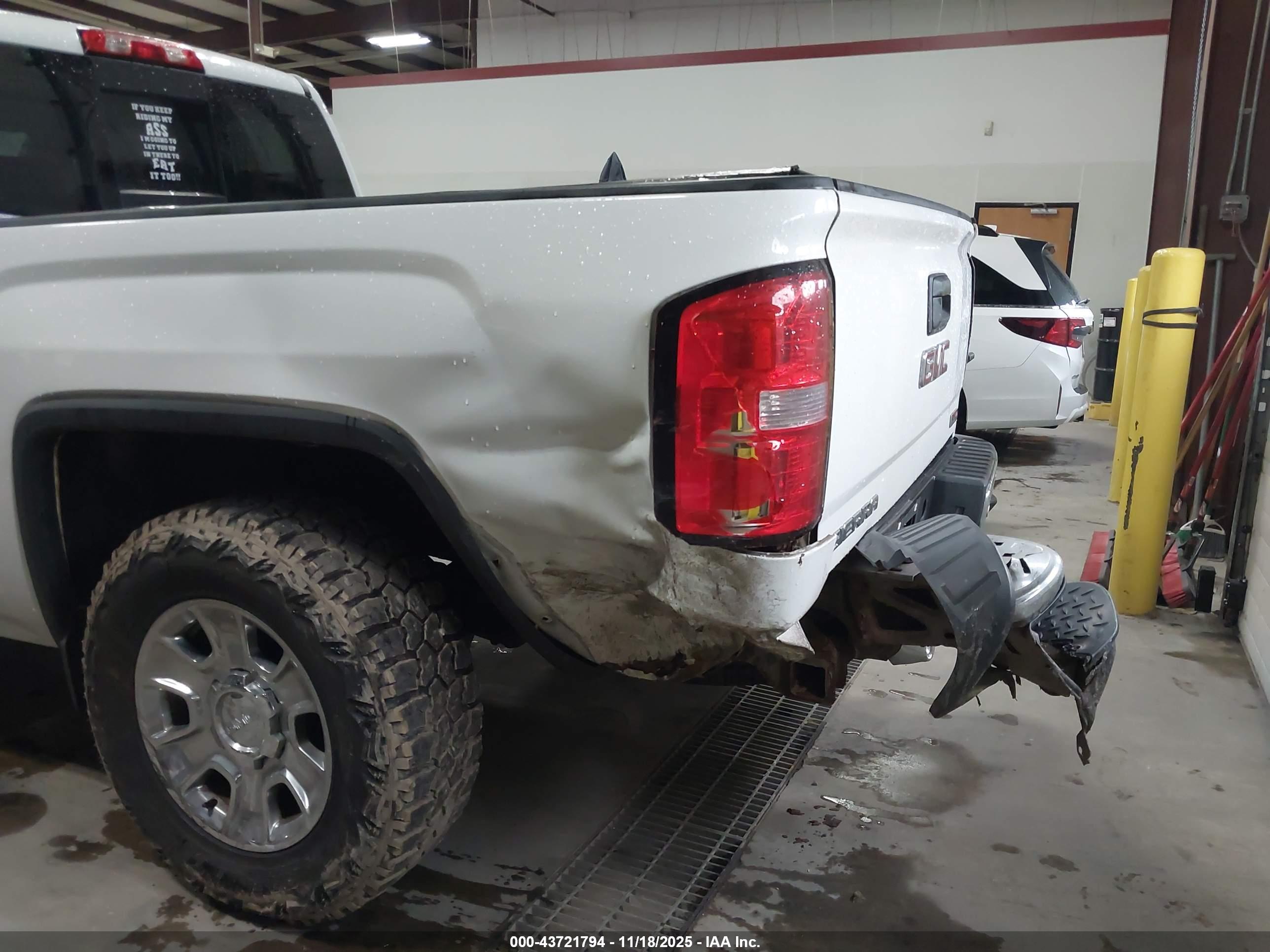 GMC SIERRA image 6