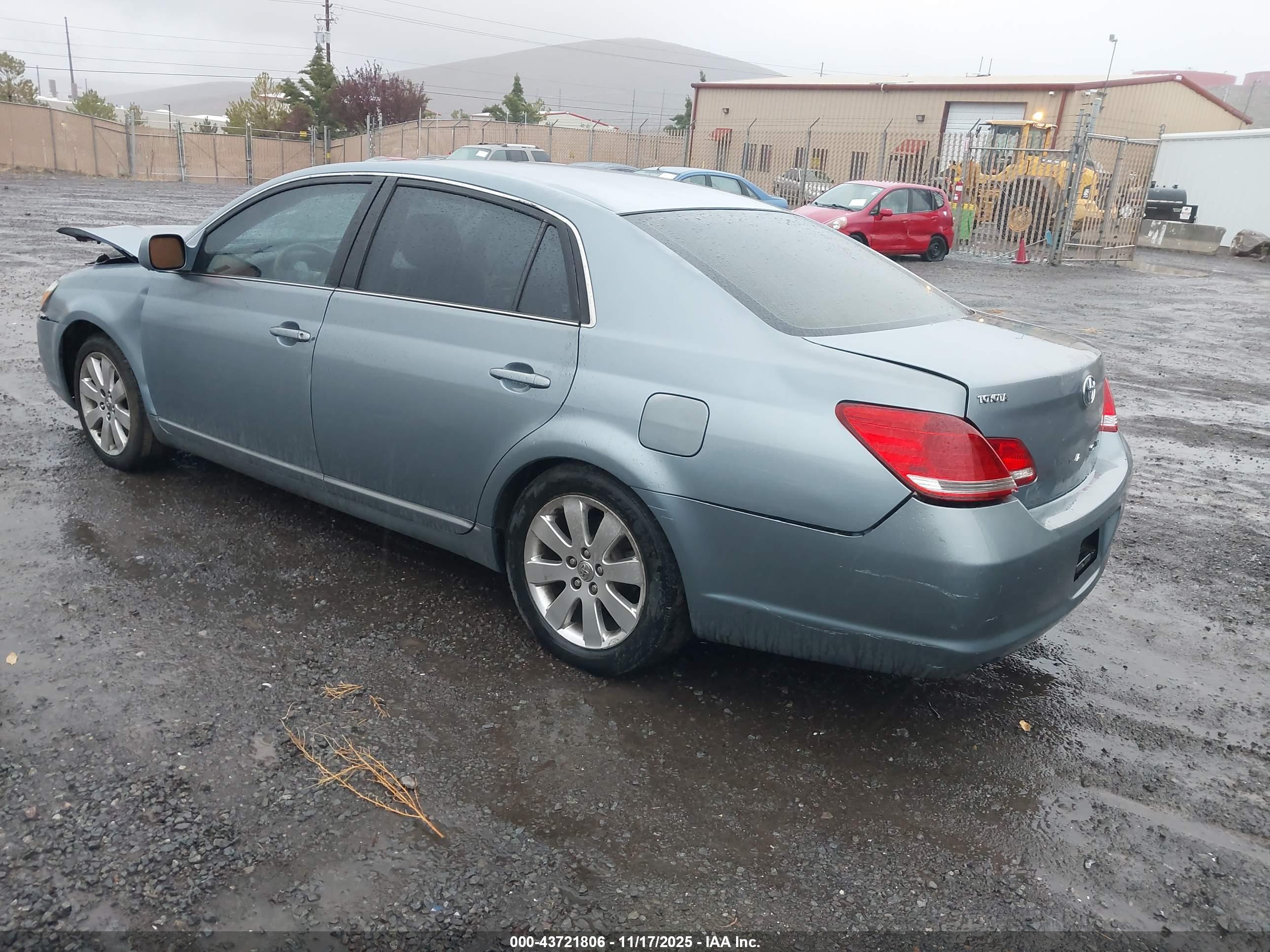 TOYOTA AVALON image 3