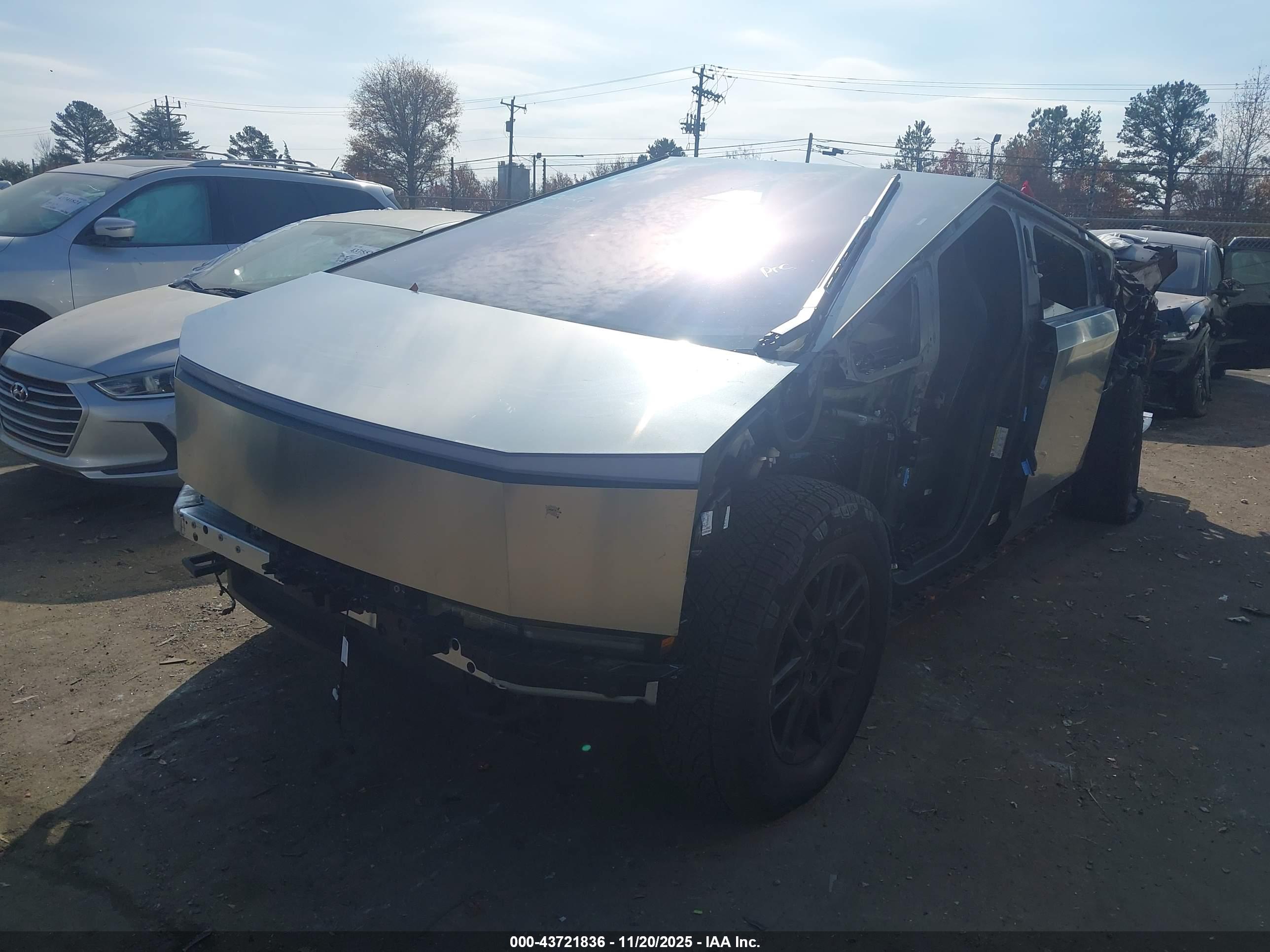 TESLA CYBERTRUCK image 2