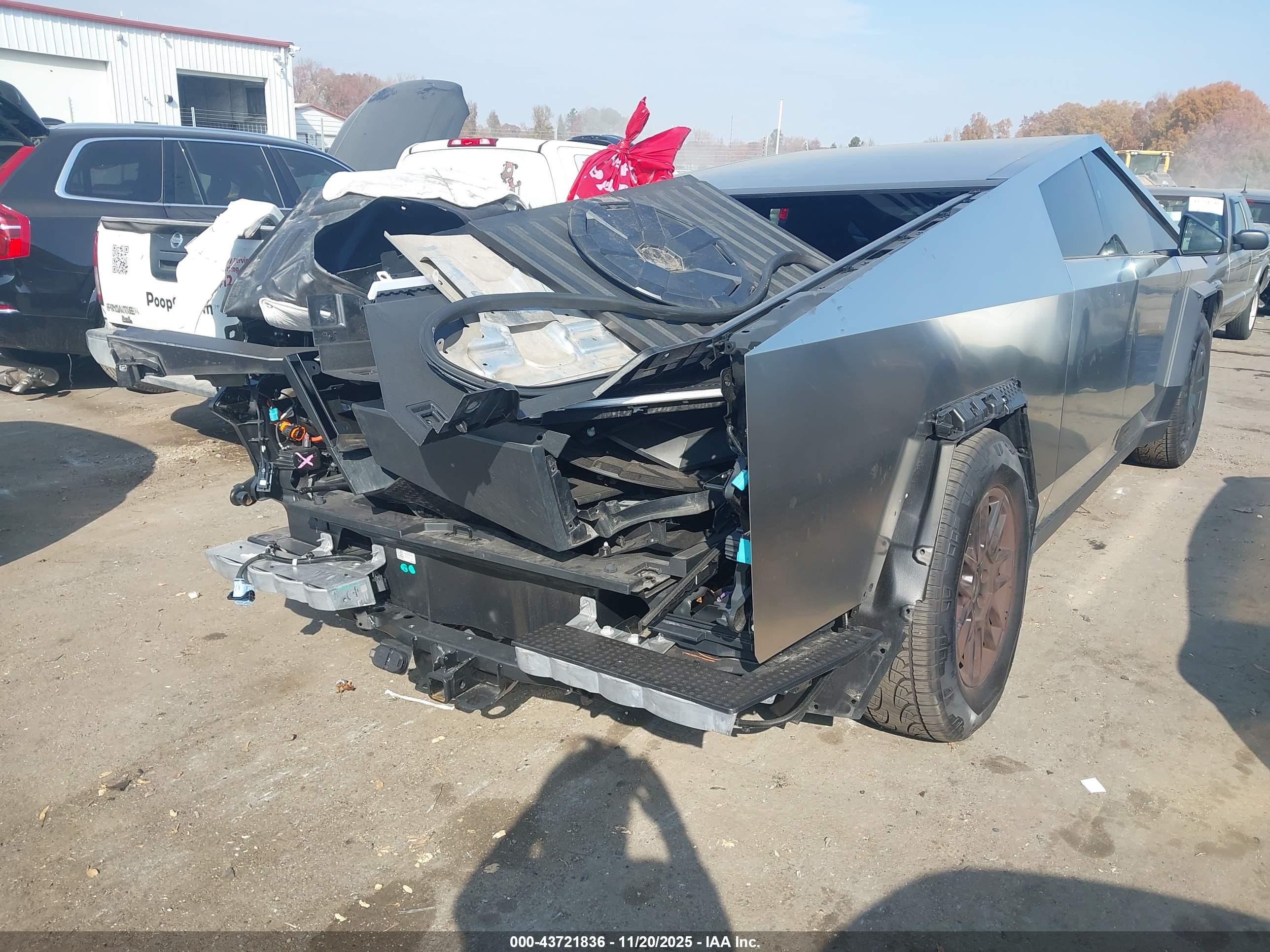 TESLA CYBERTRUCK image 4