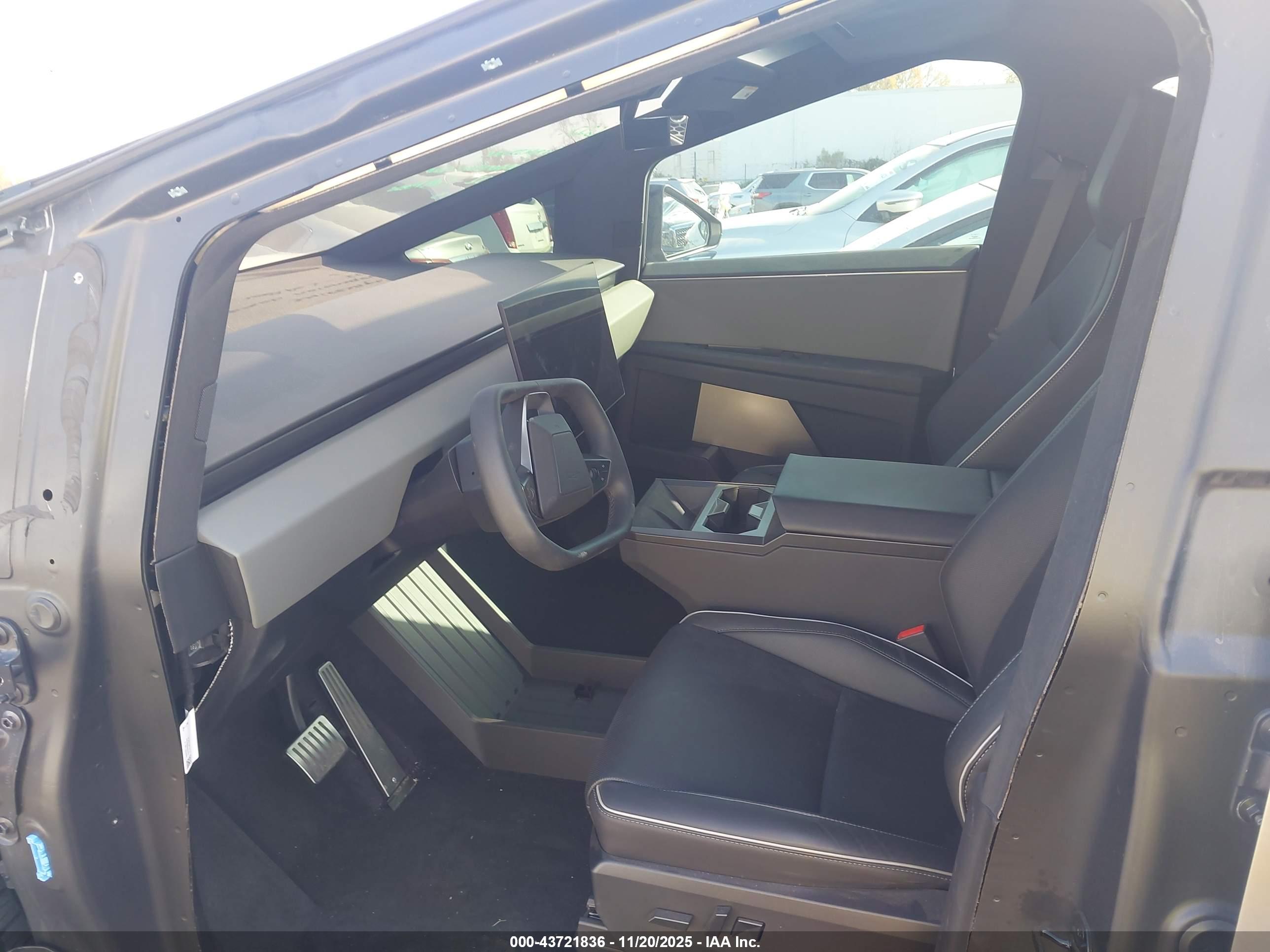 TESLA CYBERTRUCK image 5