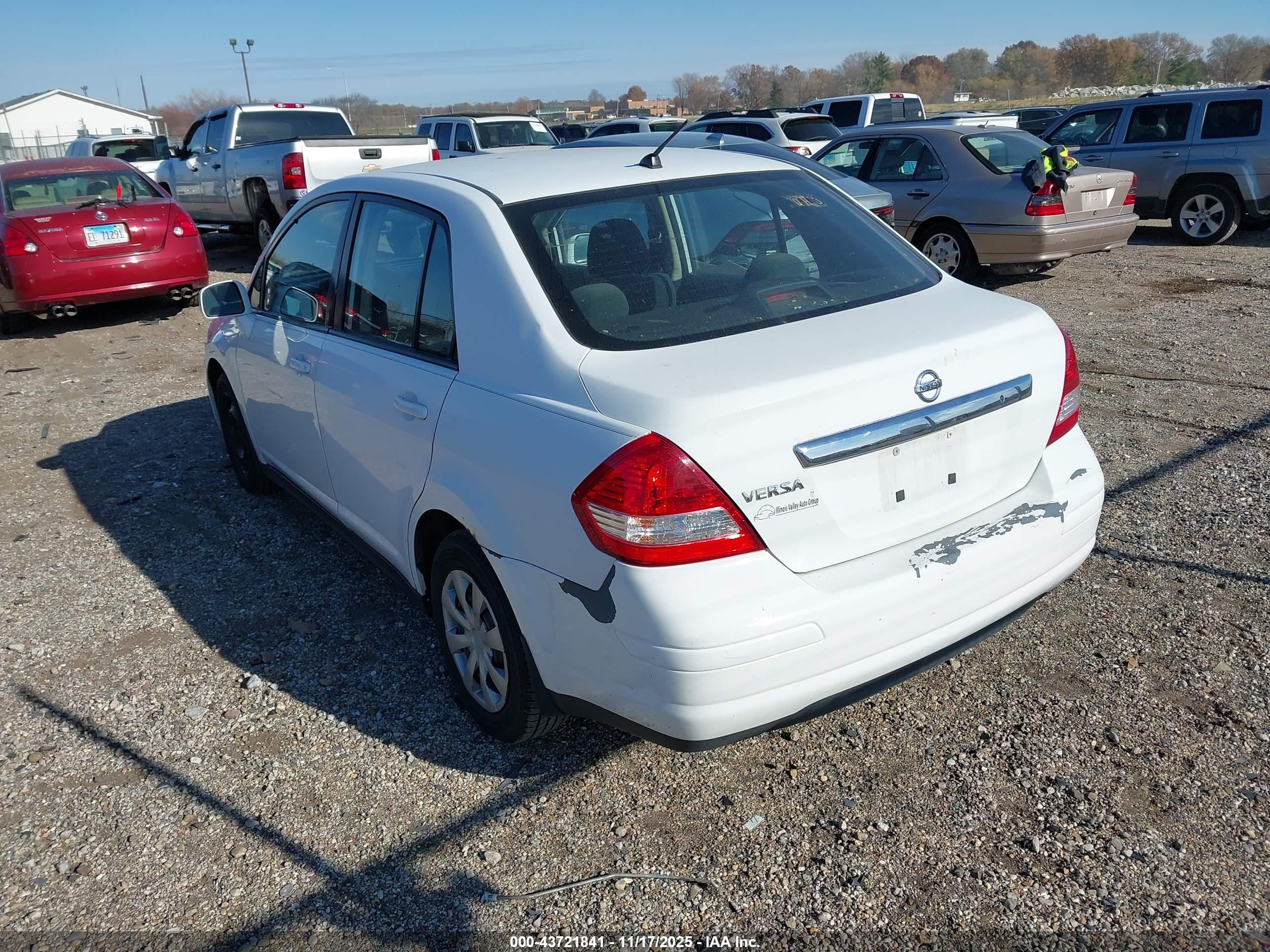 NISSAN VERSA image 3