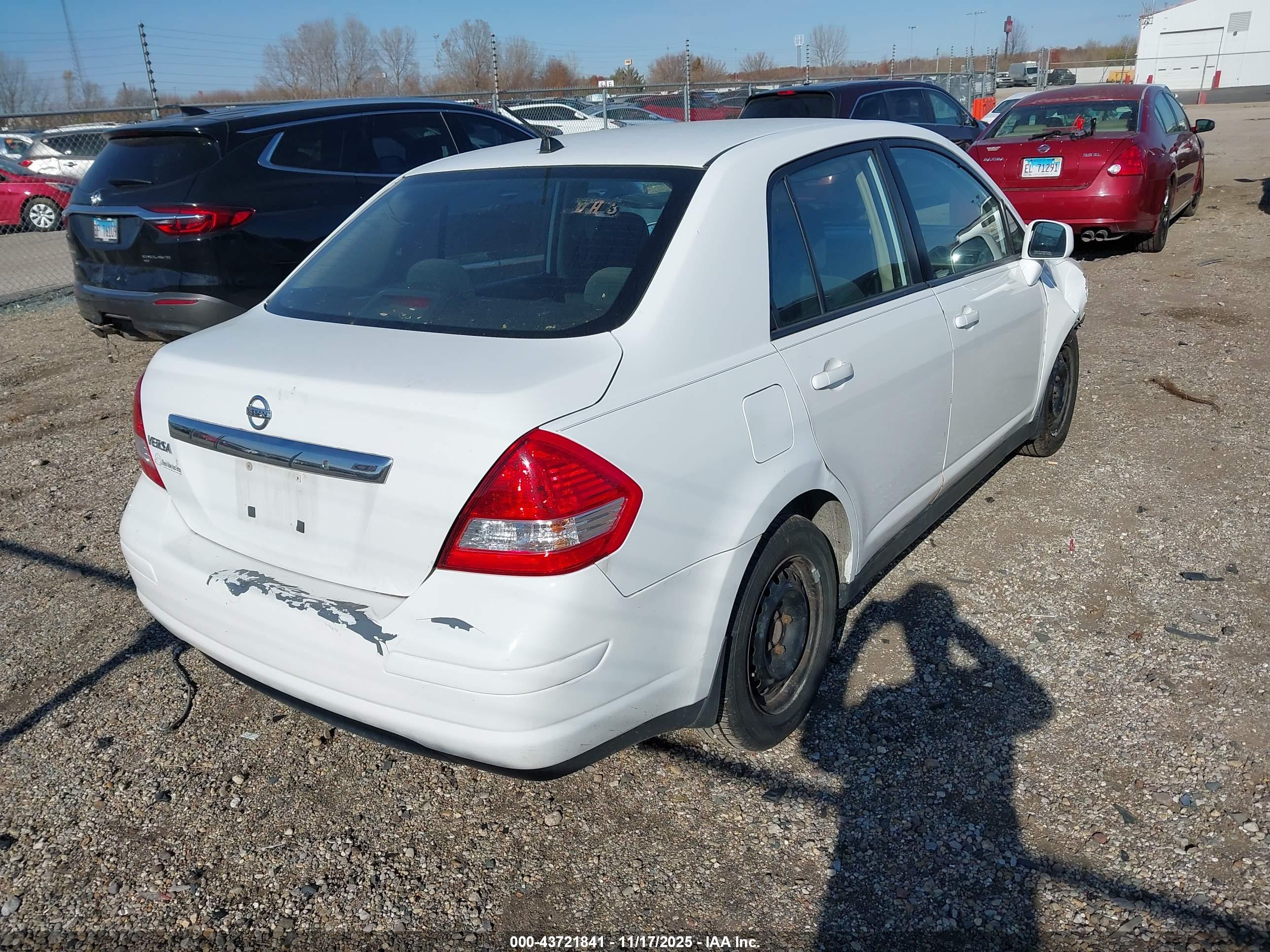 NISSAN VERSA image 4