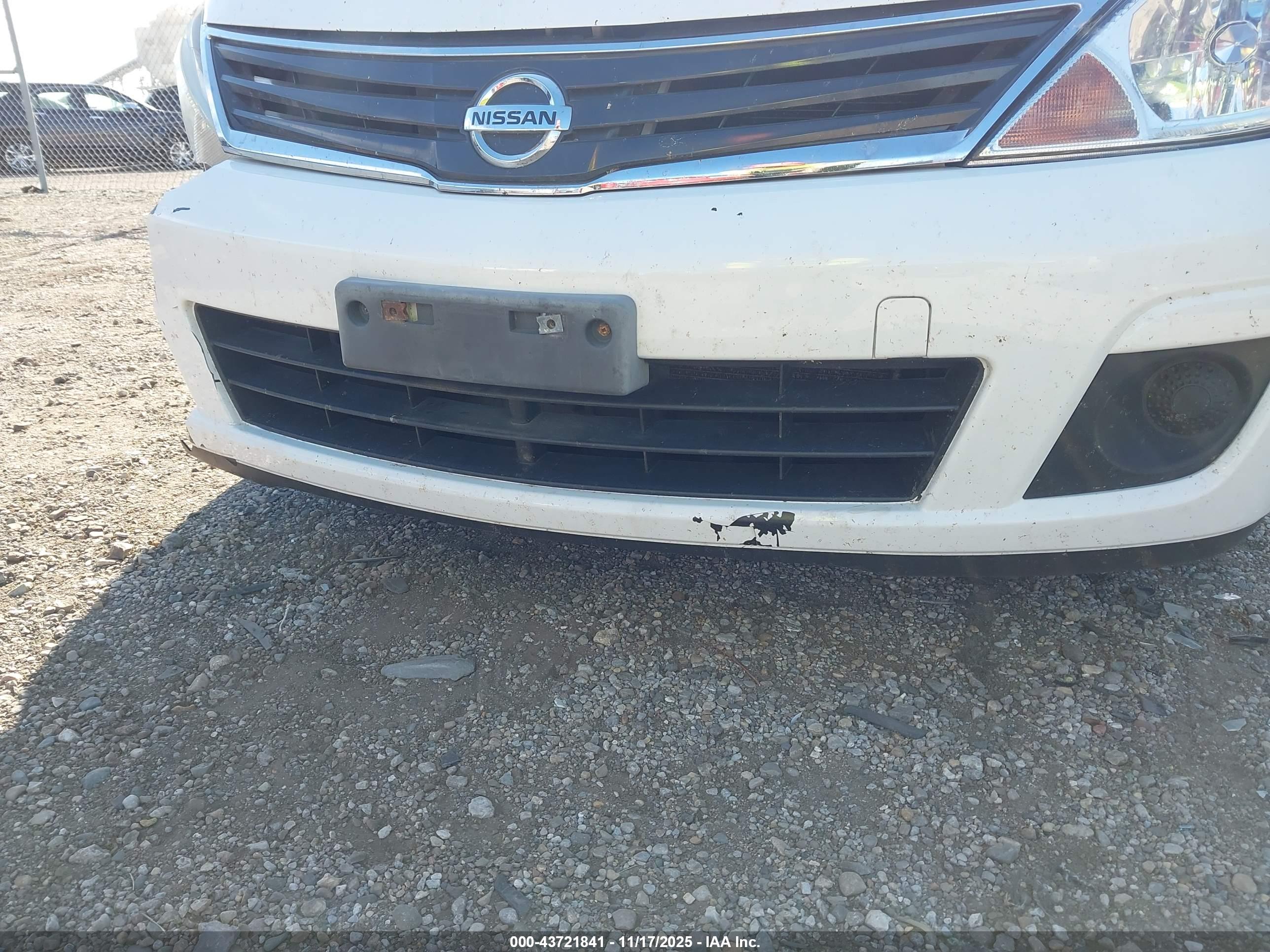 NISSAN VERSA image 6