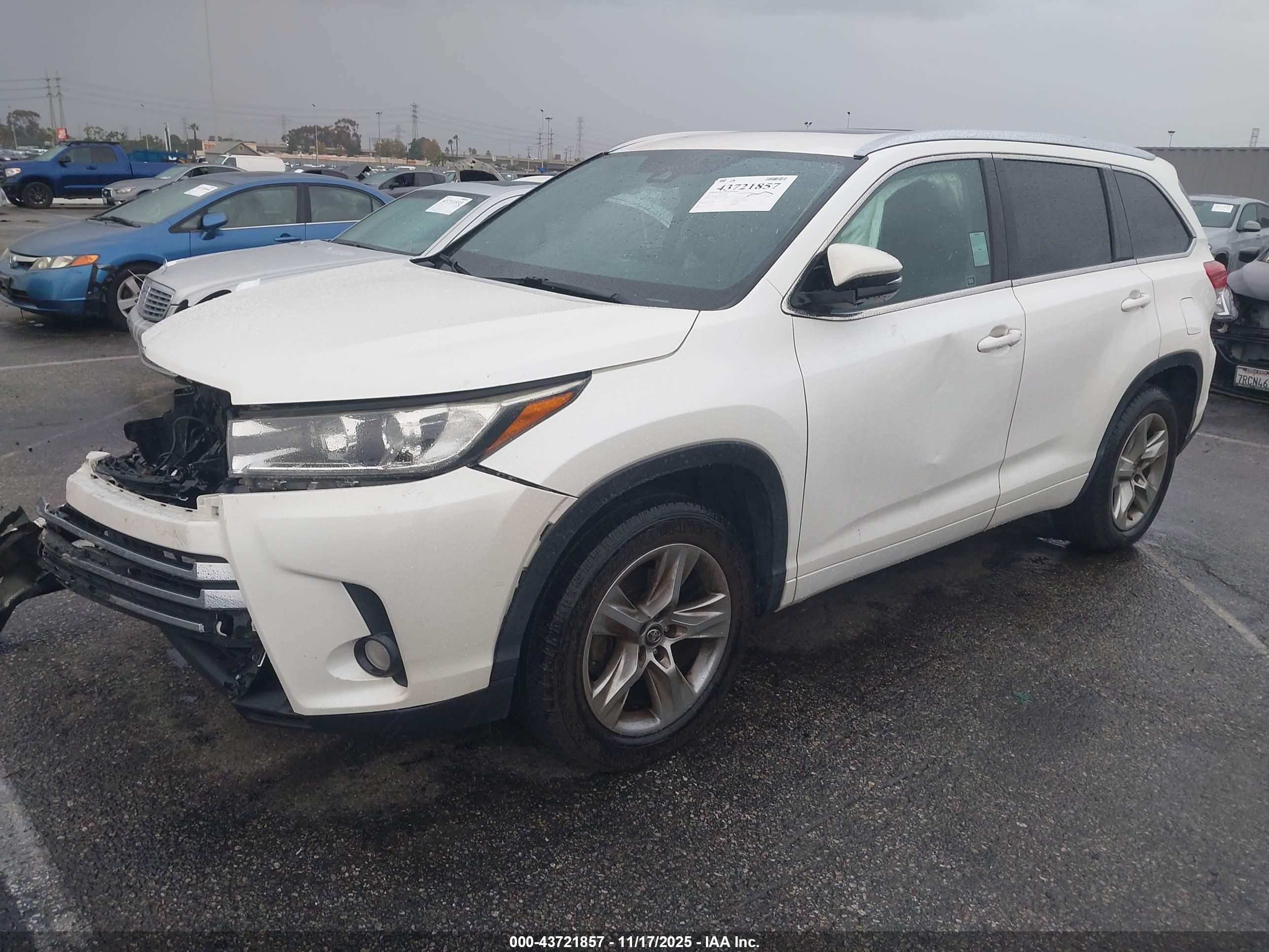 TOYOTA HIGHLANDER image 2