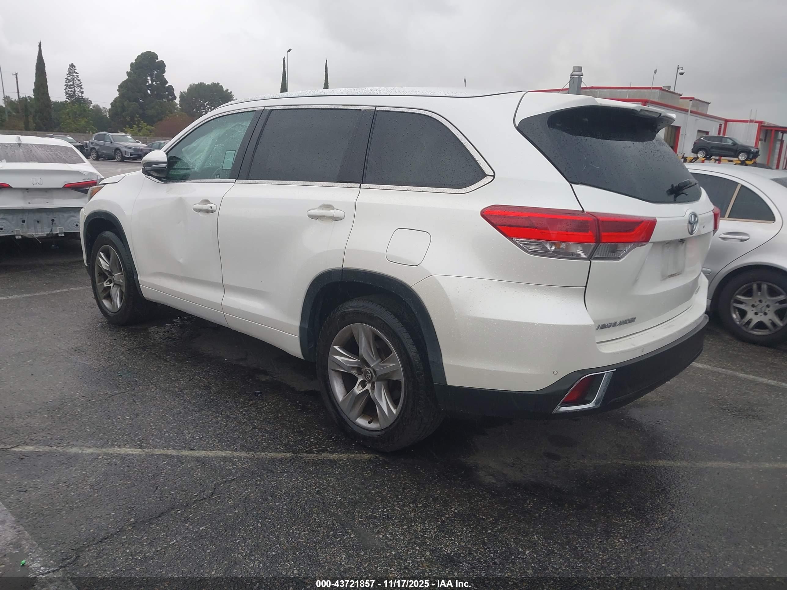 TOYOTA HIGHLANDER image 3