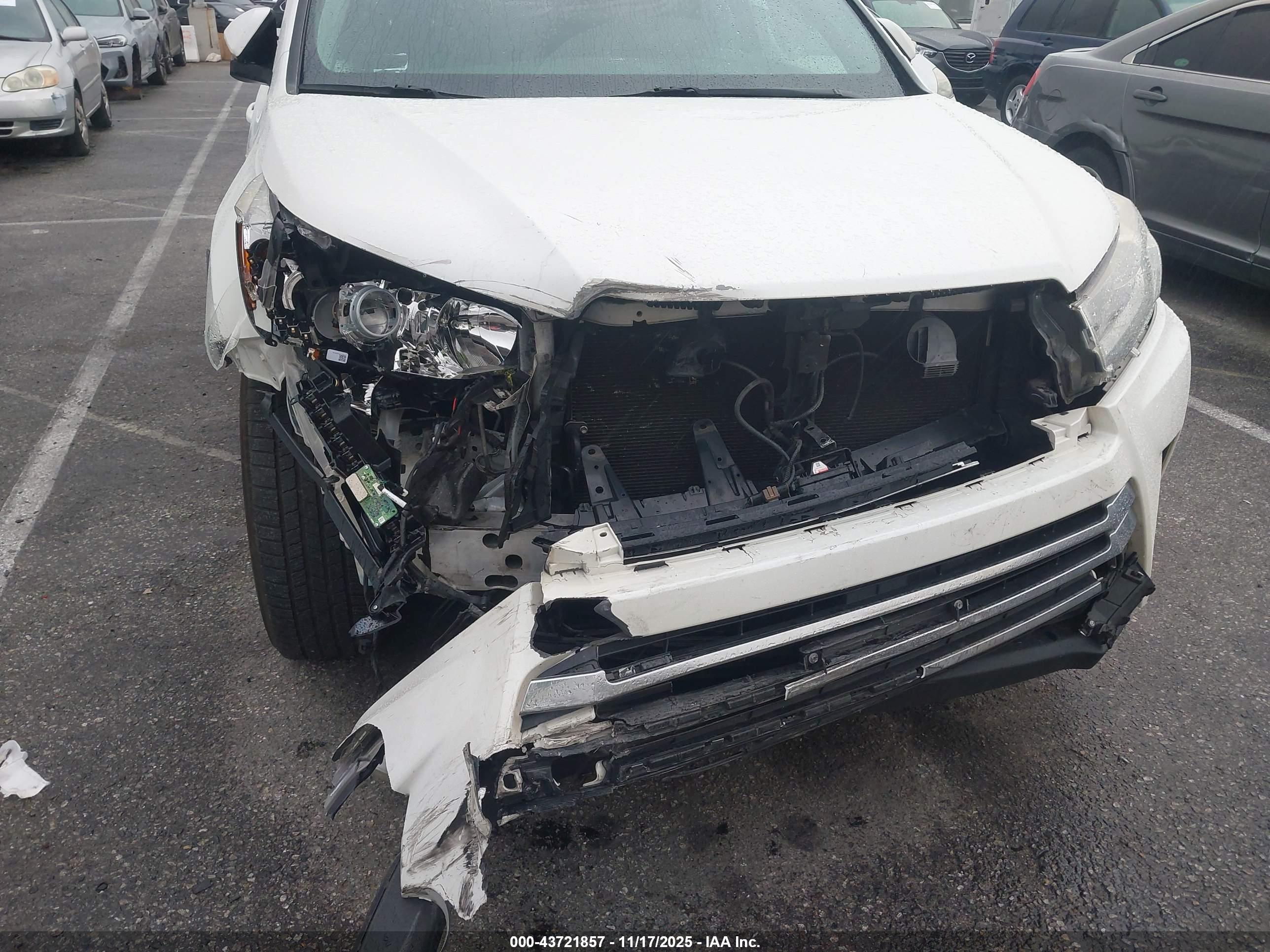 TOYOTA HIGHLANDER image 6
