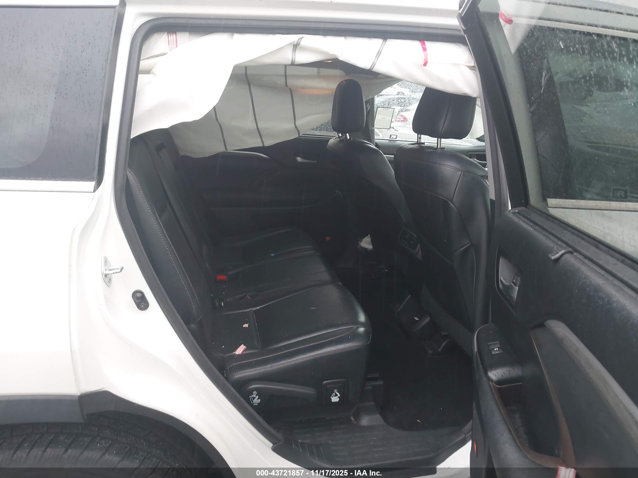 TOYOTA HIGHLANDER image 8