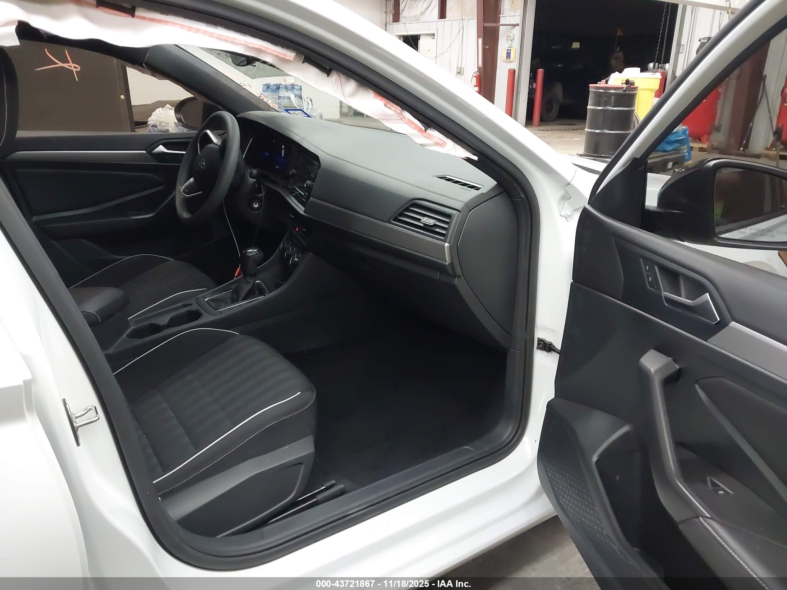 VOLKSWAGEN JETTA image 5