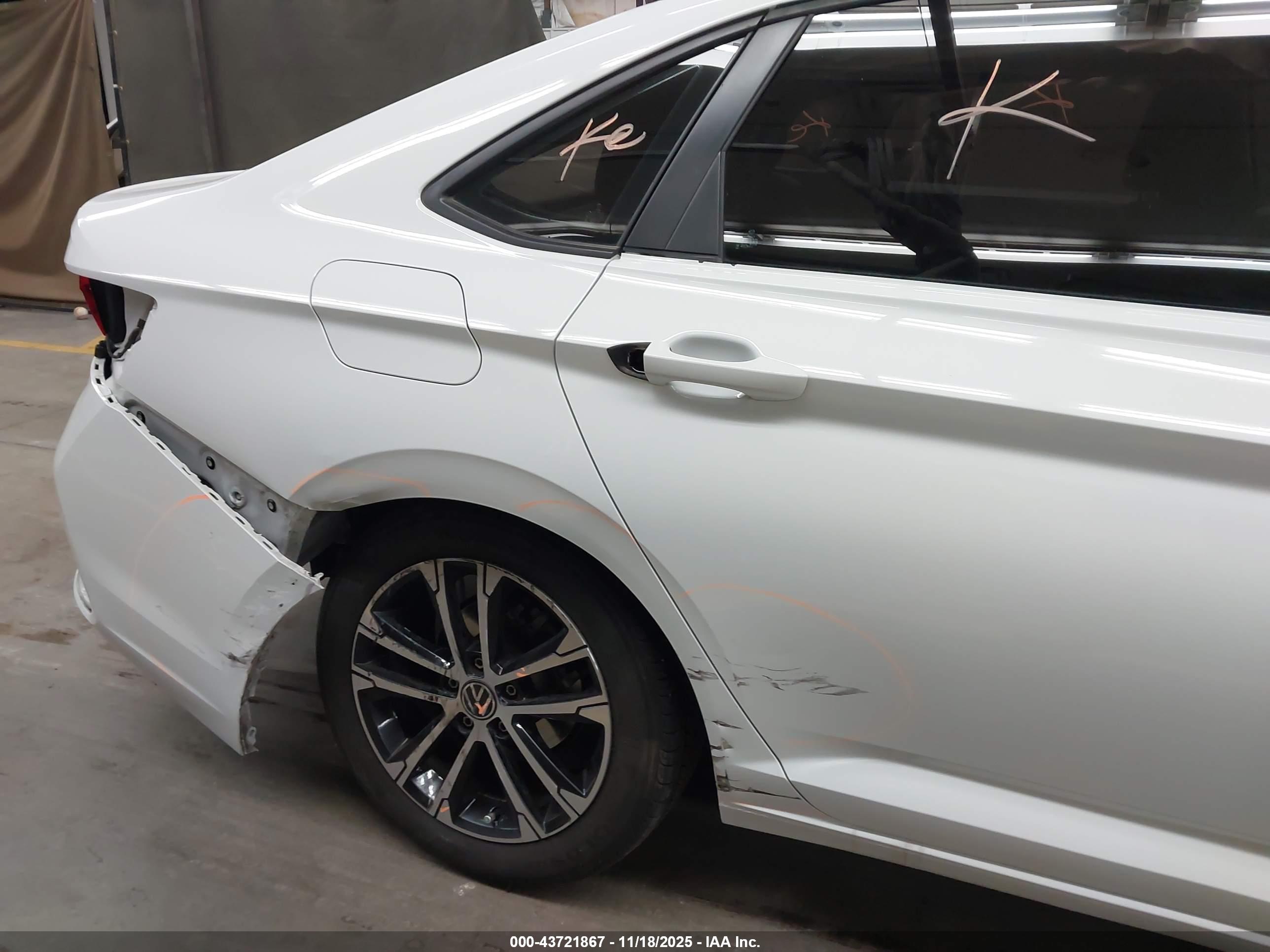 VOLKSWAGEN JETTA image 6