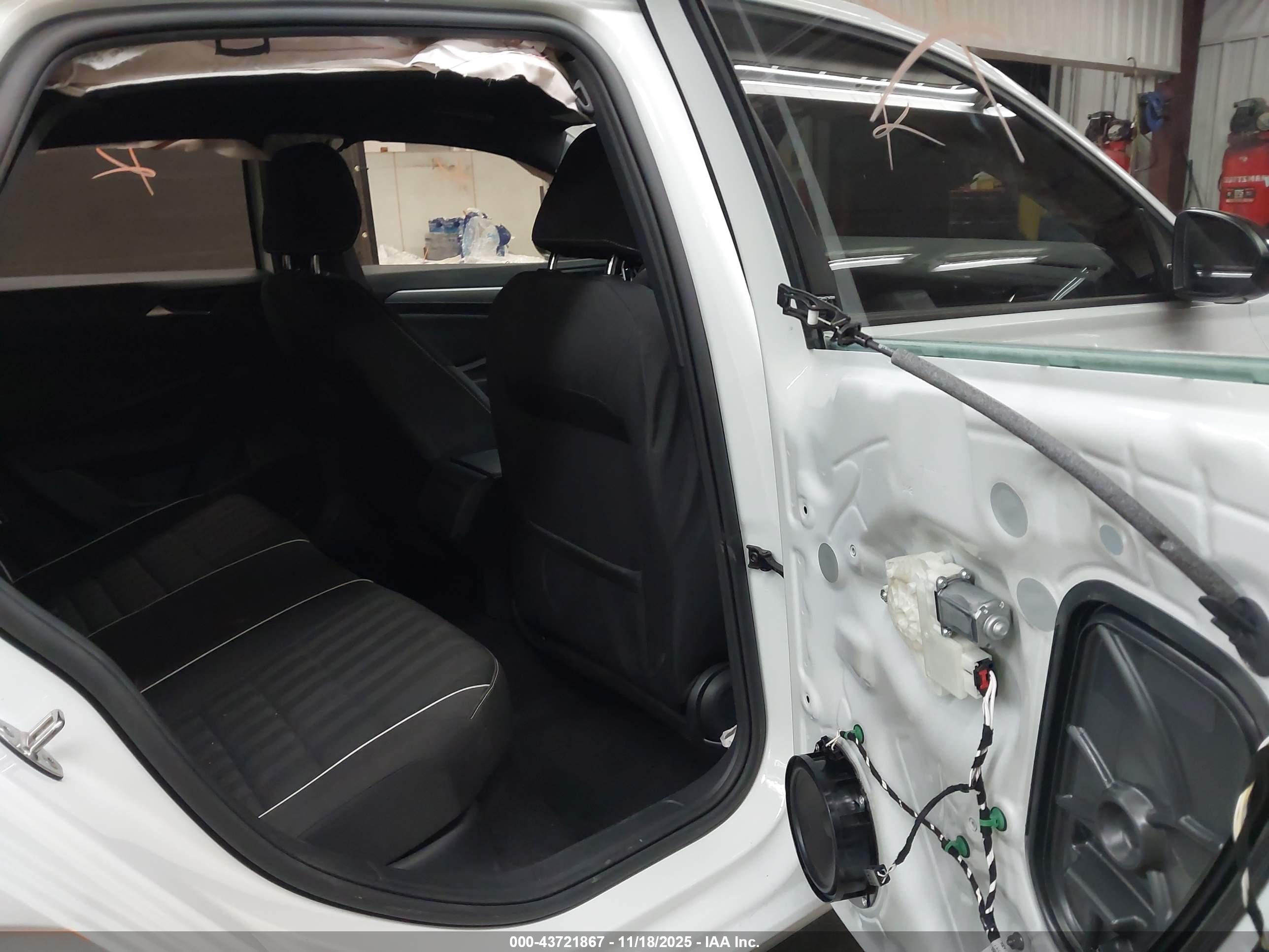VOLKSWAGEN JETTA image 8