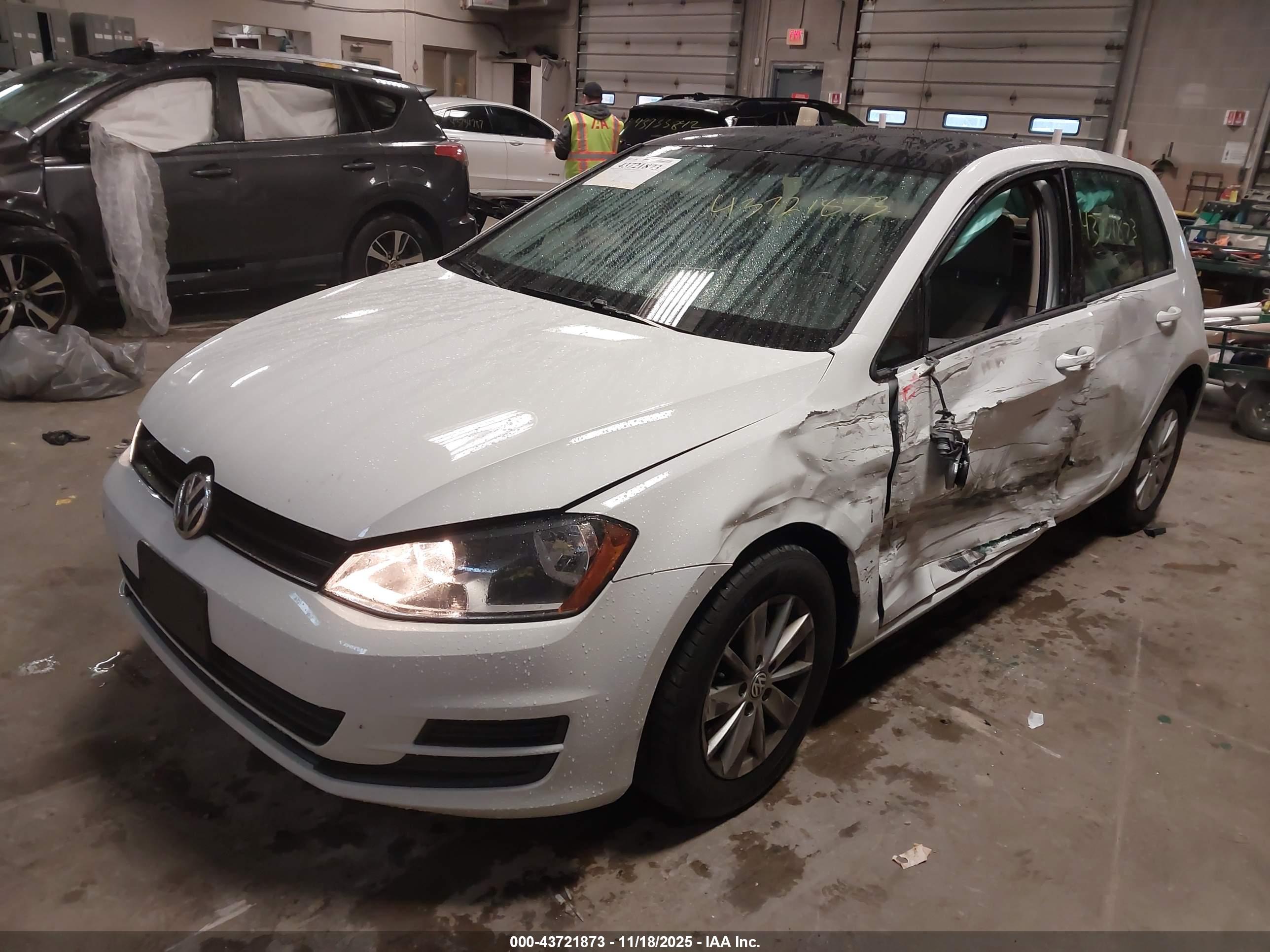 VOLKSWAGEN GOLF image 2