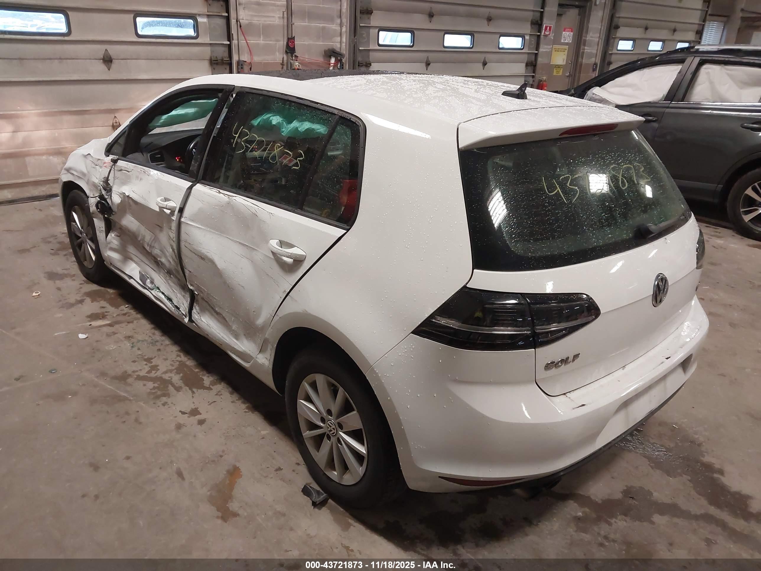 VOLKSWAGEN GOLF image 3