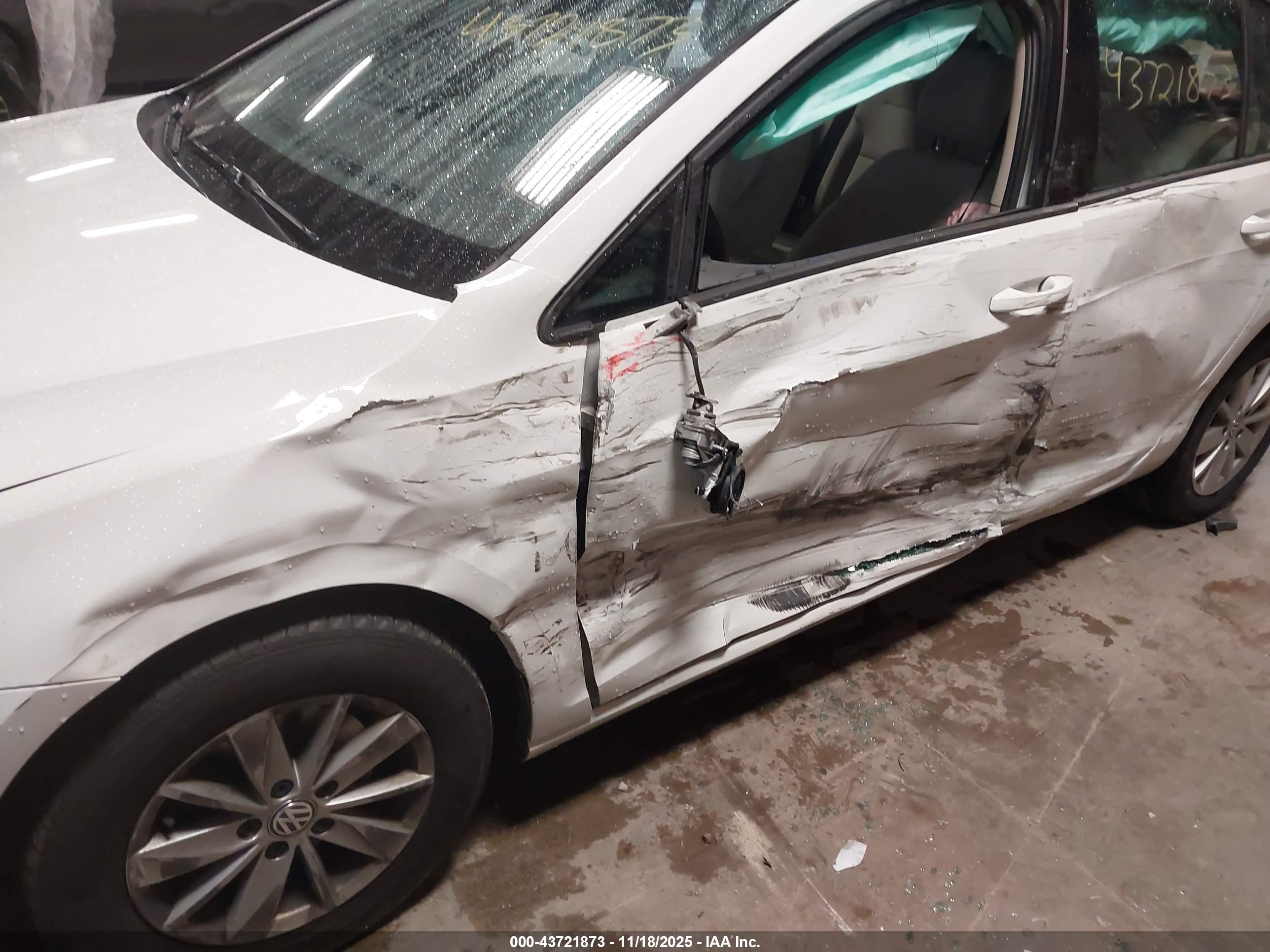 VOLKSWAGEN GOLF image 6