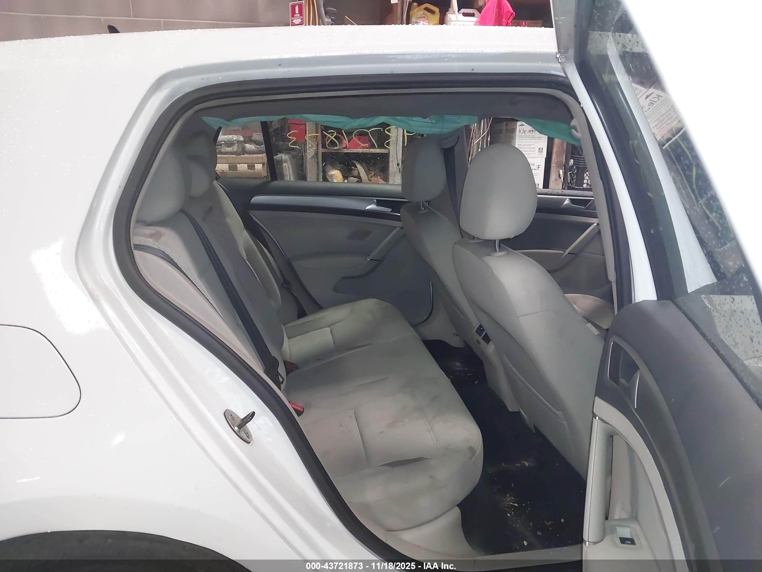 VOLKSWAGEN GOLF image 8