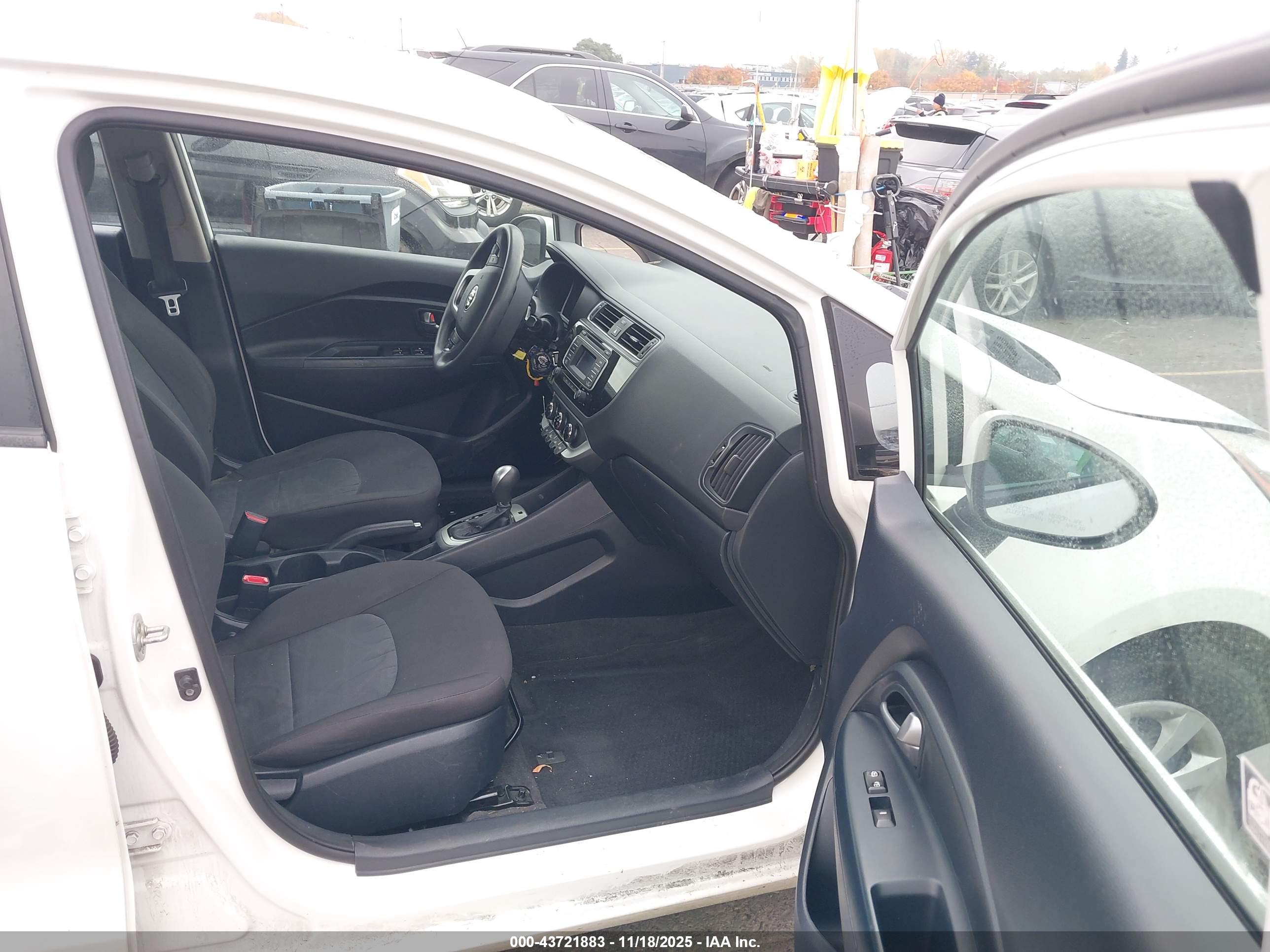 KIA RIO image 5