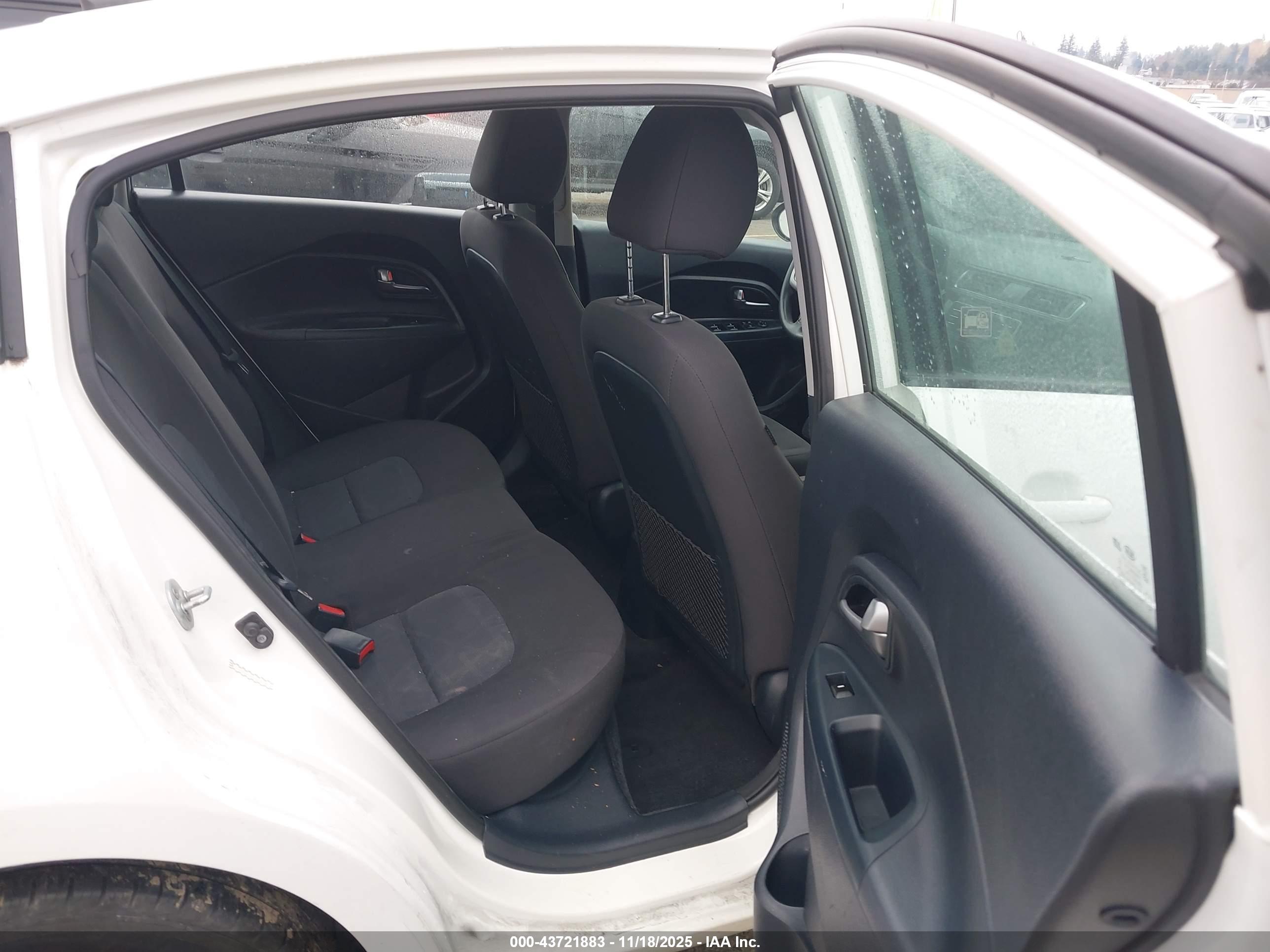 KIA RIO image 8