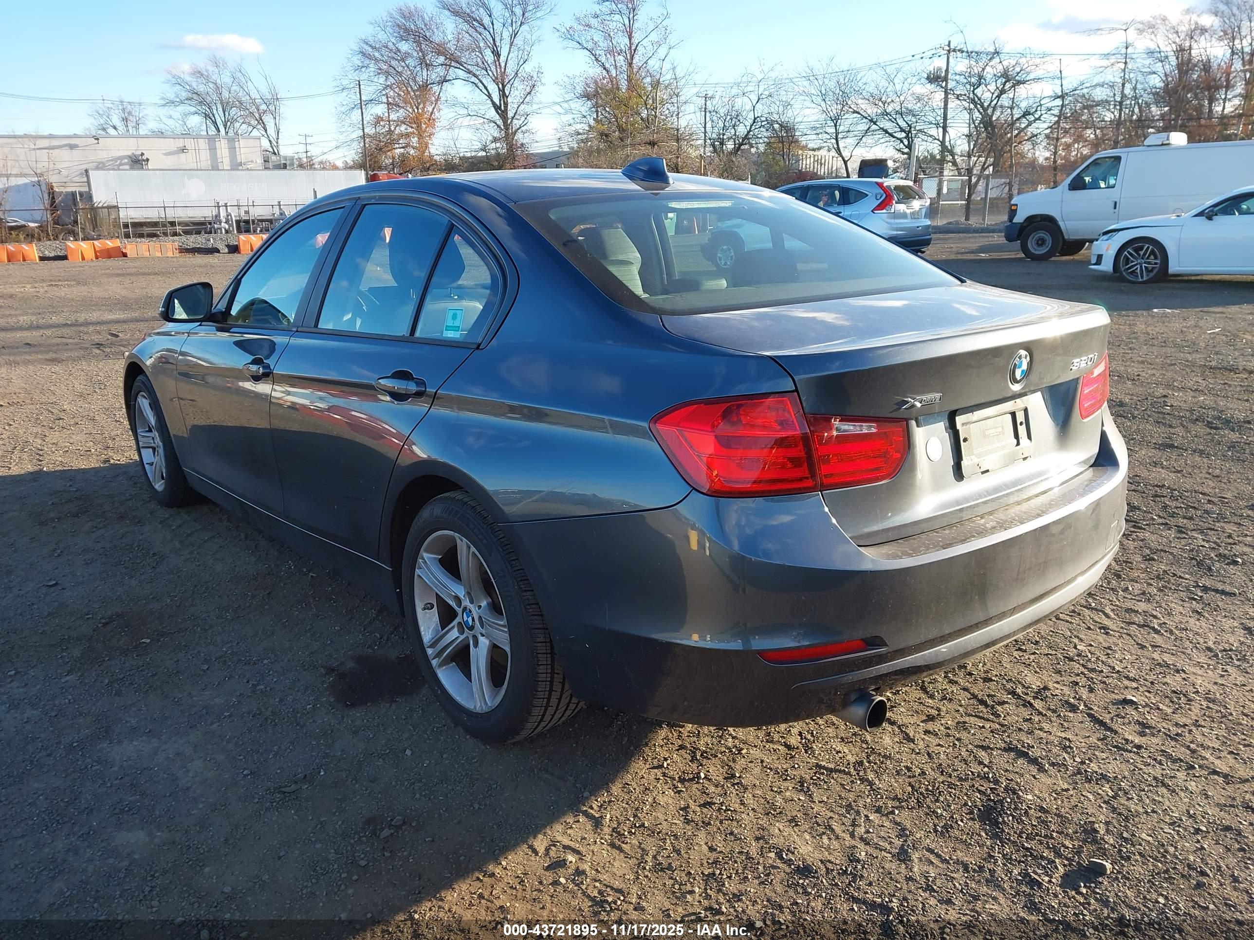 BMW 320I image 3