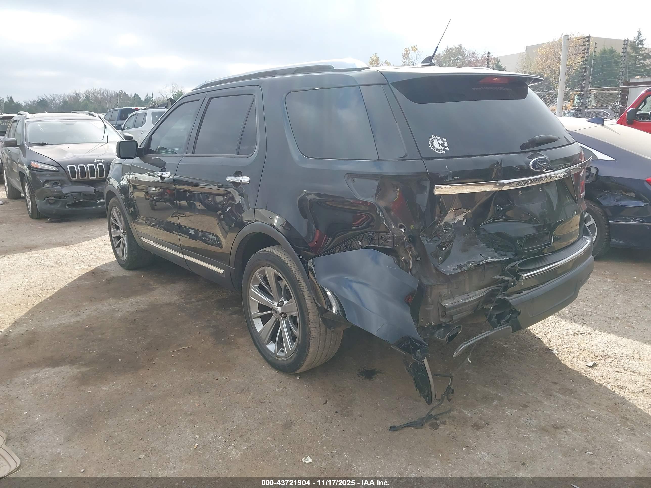 FORD EXPLORER image 3
