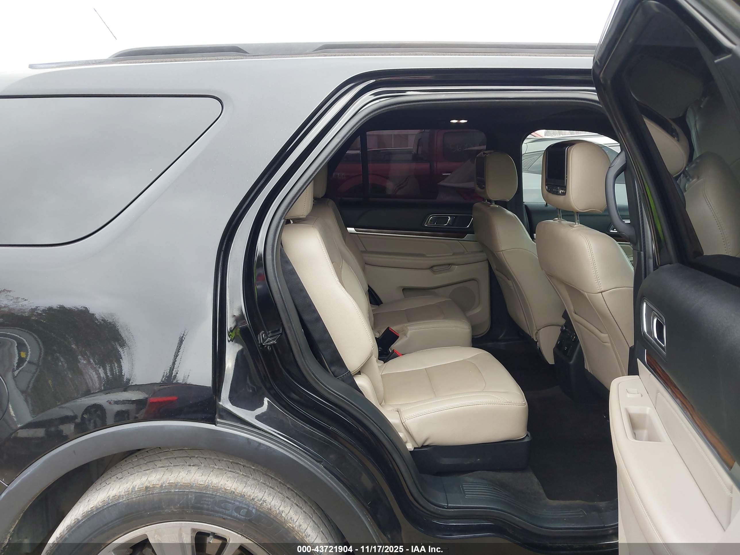 FORD EXPLORER image 8