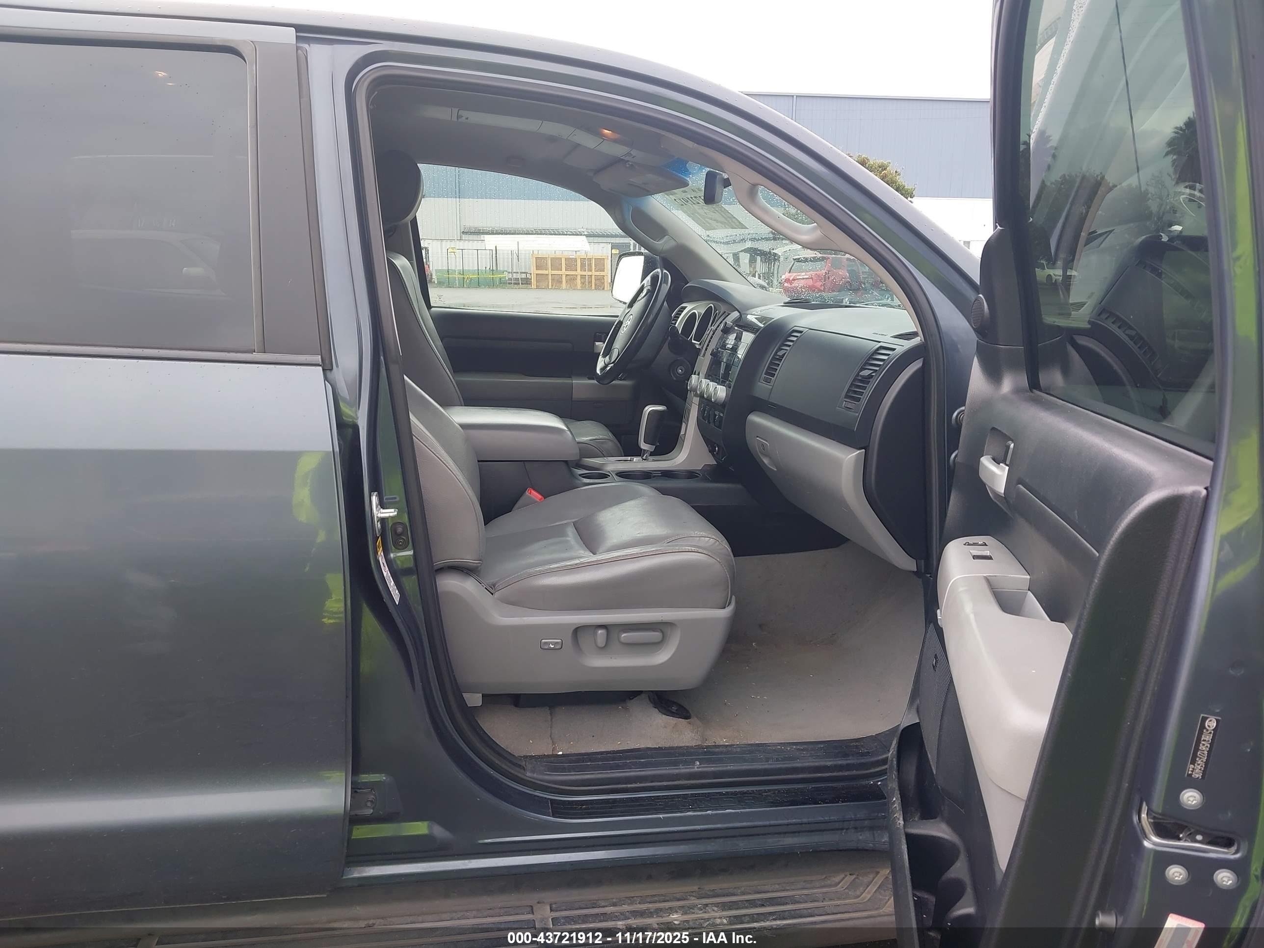 TOYOTA TUNDRA image 5